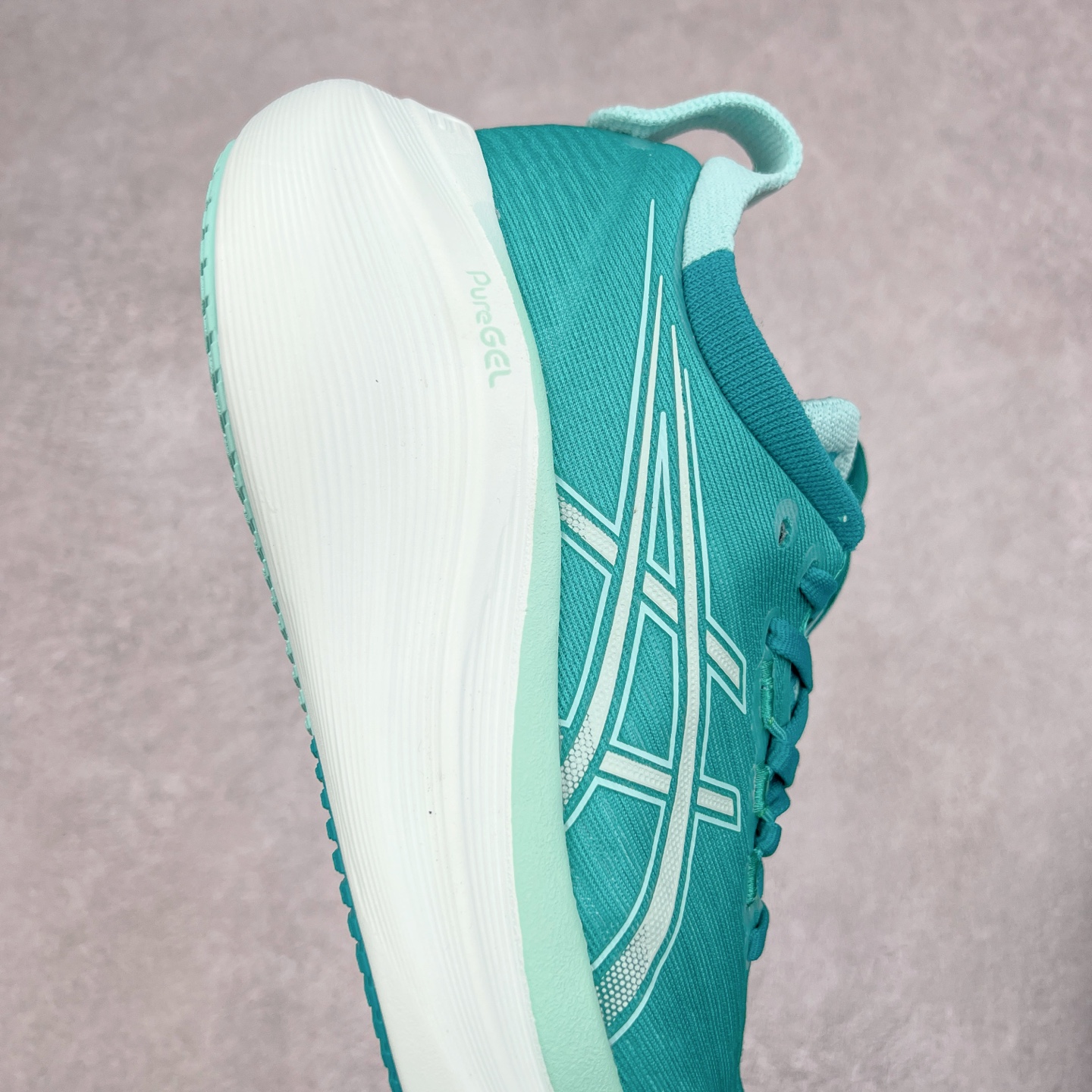 图片[6]-Asics GEL-Nimbus 27 亚瑟士缓震跑鞋 近年复古风潮的势头很旺 ASICS一直坚信保持身体的健康与活力是打造健康快乐的生活方式的最佳途径 ASICS为复古鞋型注入新设计 为玩家的街头穿搭提供了更多可能 GEL-NIMBUSTM9运动鞋最初是为中立和仰卧跑步者设计的长距离训练器 采用原始材料和关键细节重新设计 其Y2K时代的工业外观也被大胆的对比和色块所抵消 尺码：36 36.5 37.5 38 38.5 39 40 40.5 41.5 42 42.5 43.5 44 44.5 45-选品中心