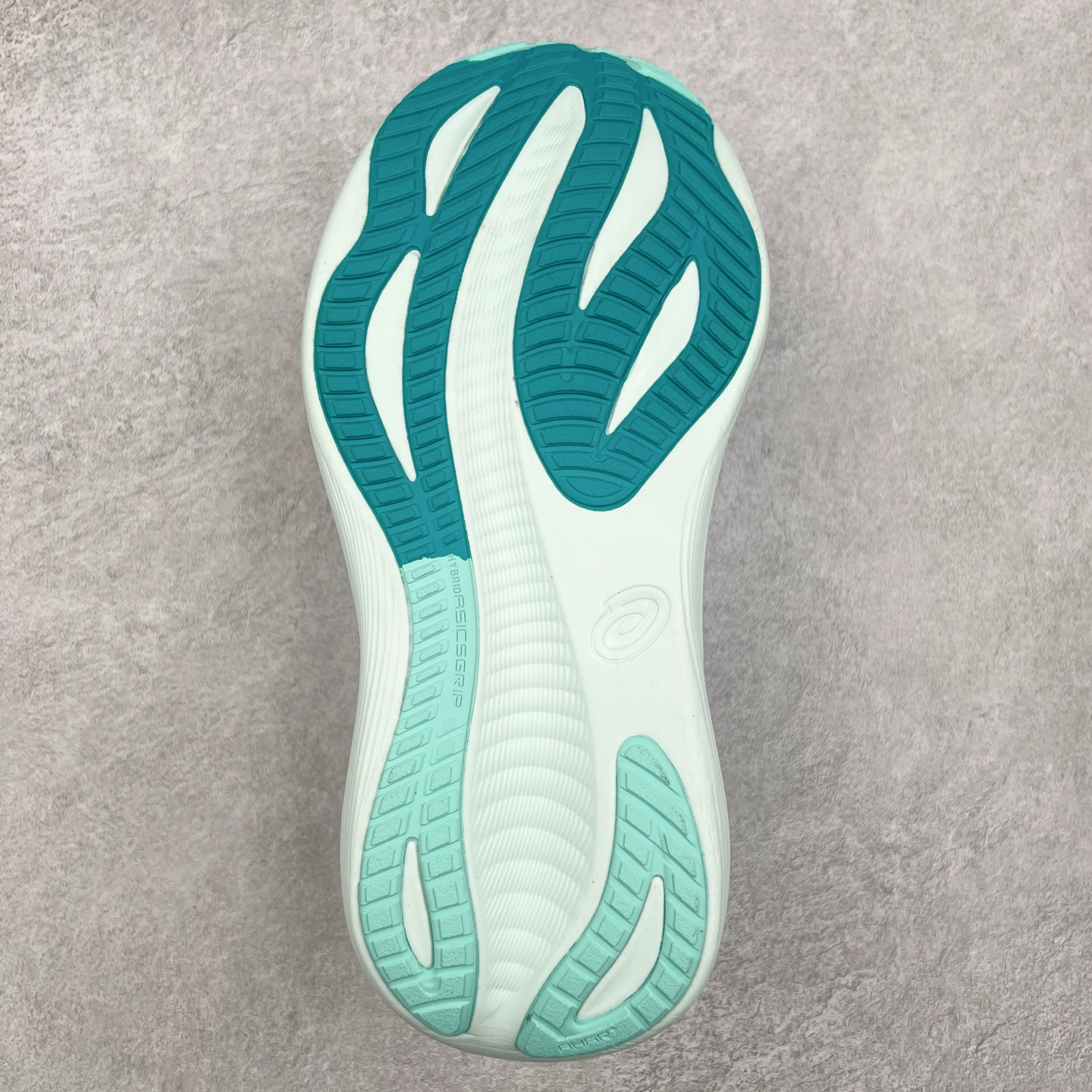 图片[9]-Asics GEL-Nimbus 27 亚瑟士缓震跑鞋 近年复古风潮的势头很旺 ASICS一直坚信保持身体的健康与活力是打造健康快乐的生活方式的最佳途径 ASICS为复古鞋型注入新设计 为玩家的街头穿搭提供了更多可能 GEL-NIMBUSTM9运动鞋最初是为中立和仰卧跑步者设计的长距离训练器 采用原始材料和关键细节重新设计 其Y2K时代的工业外观也被大胆的对比和色块所抵消 尺码：36 36.5 37.5 38 38.5 39 40 40.5 41.5 42 42.5 43.5 44 44.5 45-选品中心