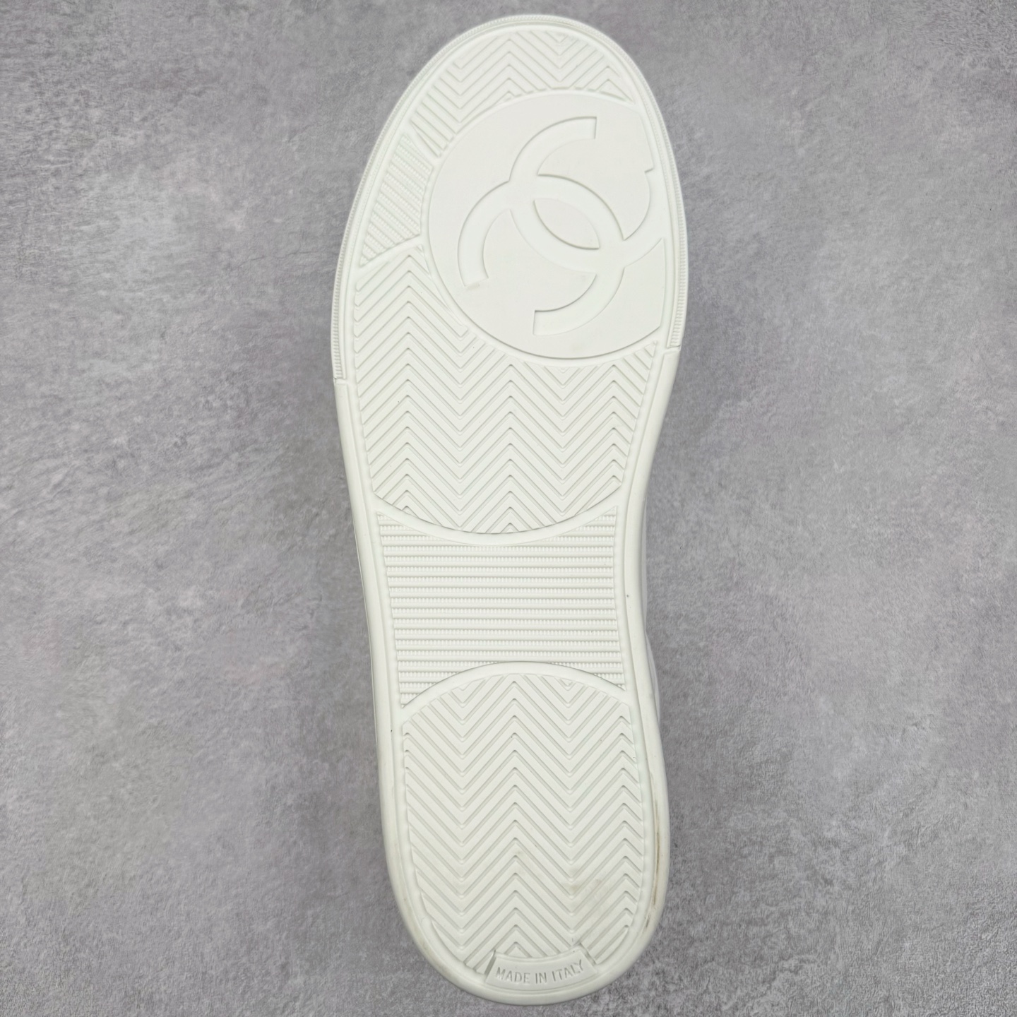 图片[9]-＃GD广顶 CHANEL香奈儿 24S德训鞋平底系带圆头菱格风四季休闲百搭款 原版开模 凹凸感超强 线条紧致🎀全新礼盒包装 细节拉满 环保太空革组合呼吸网织布鞋面材质 欧索莱环保去臭环型组合鞋垫 采用进口TPU大底 官方同步2024 最新礼盒包装 尺码：35 36 37 38 39 40-选品中心