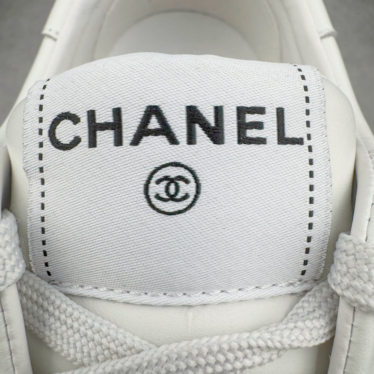 图片[13]-＃GD广顶 CHANEL香奈儿 24S德训鞋平底系带圆头菱格风四季休闲百搭款 原版开模 凹凸感超强 线条紧致🎀全新礼盒包装 细节拉满 环保太空革组合呼吸网织布鞋面材质 欧索莱环保去臭环型组合鞋垫 采用进口TPU大底 官方同步2024 最新礼盒包装 尺码：35 36 37 38 39 40-选品中心