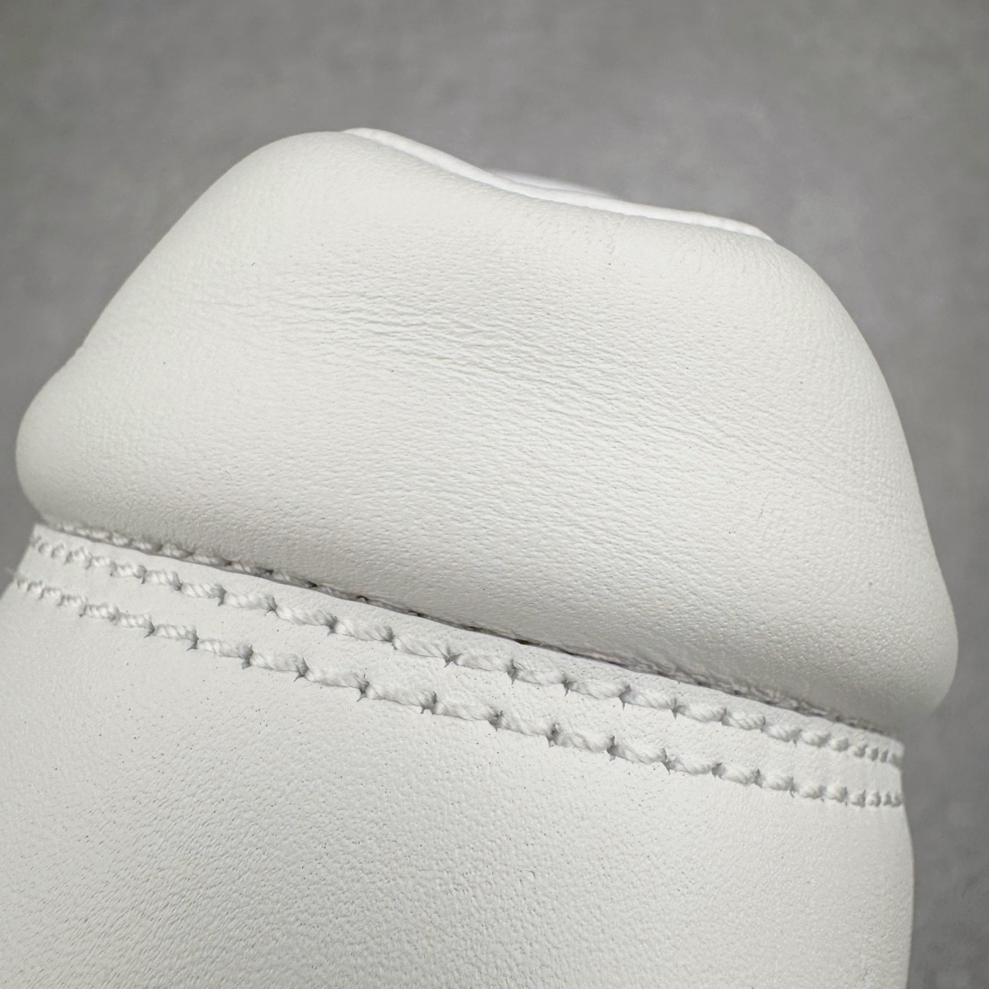 图片[14]-＃GD广顶 CHANEL香奈儿 24S德训鞋平底系带圆头菱格风四季休闲百搭款 原版开模 凹凸感超强 线条紧致🎀全新礼盒包装 细节拉满 环保太空革组合呼吸网织布鞋面材质 欧索莱环保去臭环型组合鞋垫 采用进口TPU大底 官方同步2024 最新礼盒包装 尺码：35 36 37 38 39 40-选品中心