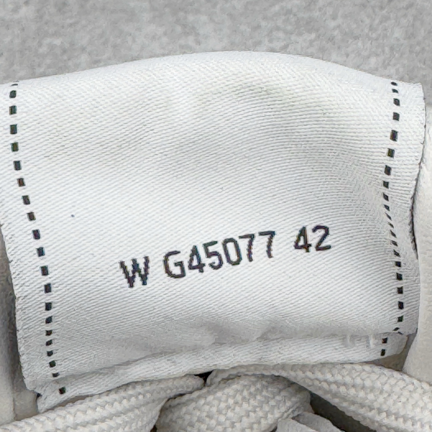 图片[18]-＃GD广顶 CHANEL香奈儿 24S德训鞋平底系带圆头菱格风四季休闲百搭款 原版开模 凹凸感超强 线条紧致🎀全新礼盒包装 细节拉满 环保太空革组合呼吸网织布鞋面材质 欧索莱环保去臭环型组合鞋垫 采用进口TPU大底 官方同步2024 最新礼盒包装 尺码：35 36 37 38 39 40-选品中心