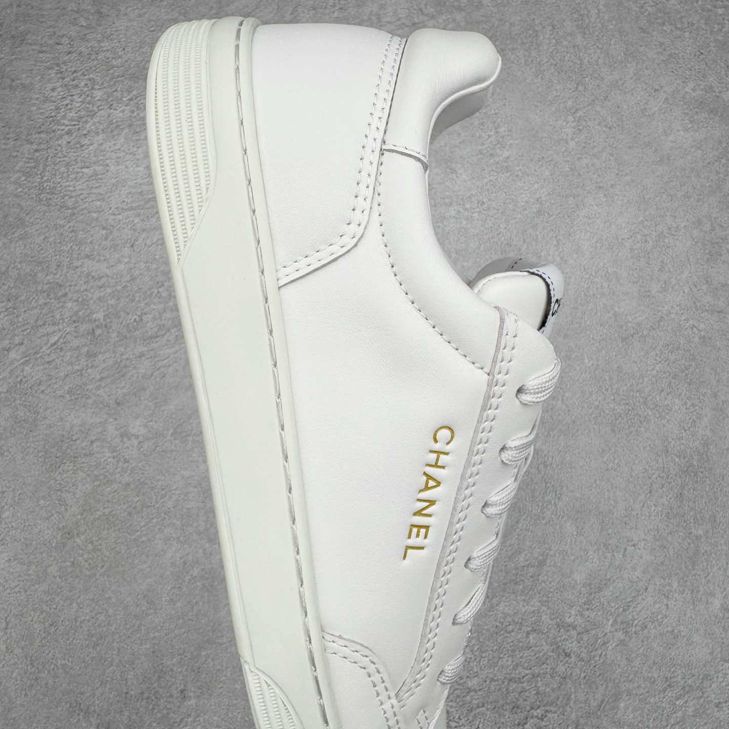 图片[6]-＃GD广顶 CHANEL香奈儿 24S德训鞋平底系带圆头菱格风四季休闲百搭款 原版开模 凹凸感超强 线条紧致🎀全新礼盒包装 细节拉满 环保太空革组合呼吸网织布鞋面材质 欧索莱环保去臭环型组合鞋垫 采用进口TPU大底 官方同步2024 最新礼盒包装 尺码：35 36 37 38 39 40-选品中心