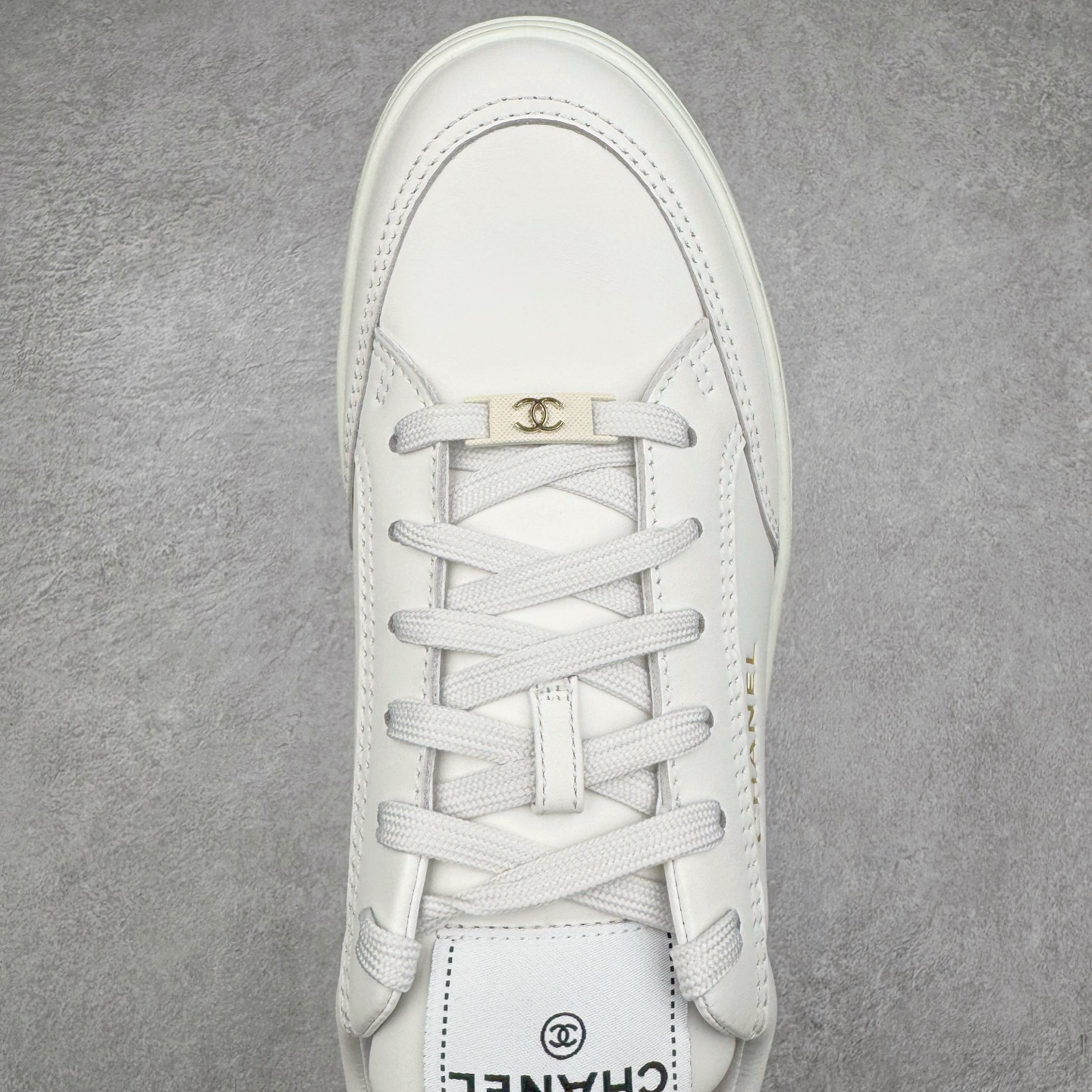 图片[4]-＃GD广顶 CHANEL香奈儿 24S德训鞋平底系带圆头菱格风四季休闲百搭款 原版开模 凹凸感超强 线条紧致🎀全新礼盒包装 细节拉满 环保太空革组合呼吸网织布鞋面材质 欧索莱环保去臭环型组合鞋垫 采用进口TPU大底 官方同步2024 最新礼盒包装 尺码：35 36 37 38 39 40-选品中心