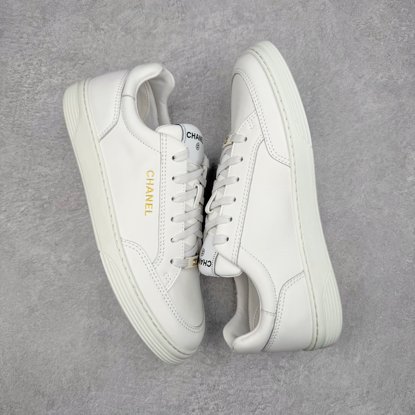 图片[3]-＃GD广顶 CHANEL香奈儿 24S德训鞋平底系带圆头菱格风四季休闲百搭款 原版开模 凹凸感超强 线条紧致🎀全新礼盒包装 细节拉满 环保太空革组合呼吸网织布鞋面材质 欧索莱环保去臭环型组合鞋垫 采用进口TPU大底 官方同步2024 最新礼盒包装 尺码：35 36 37 38 39 40-选品中心