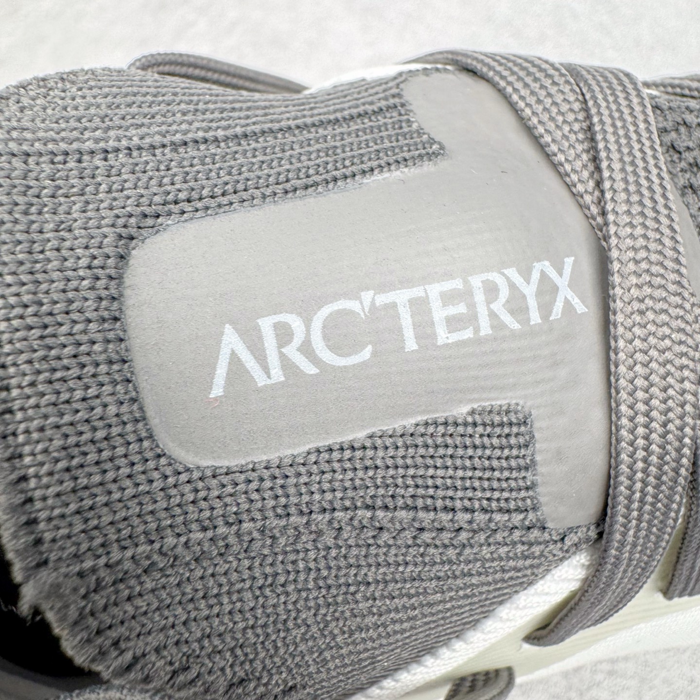 图片[12]-＃HP Arcteryx Norvan SL 3 始祖鸟时尚舒适防滑透气轻便低帮跑步鞋 Arcteryx中文名始祖鸟 加拿大户外服饰品牌 1989年创立于加拿大温哥华 始祖鸟来自加拿大海岸山脉 植根高山的专业户外品牌 始终秉承对精湛设计和工艺孜孜以求的准则 从1989年创立至今 Arcteryx始终不断在产品设计与做工上不惜工本 以满足始祖鸟的标准 品质、设计以及精简的理念造就了其良好的性能 并能满足严苛环境下的使用需求 尺码：40 41 42 43 44 45-选品中心