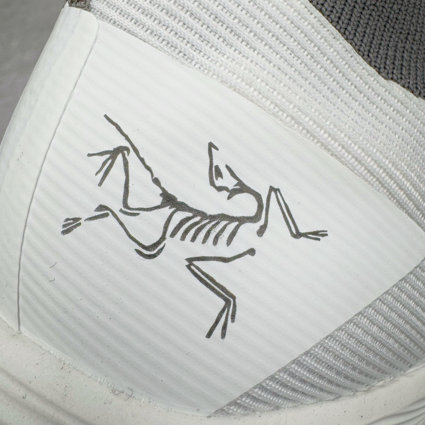 图片[15]-＃HP Arcteryx Norvan SL 3 始祖鸟时尚舒适防滑透气轻便低帮跑步鞋 Arcteryx中文名始祖鸟 加拿大户外服饰品牌 1989年创立于加拿大温哥华 始祖鸟来自加拿大海岸山脉 植根高山的专业户外品牌 始终秉承对精湛设计和工艺孜孜以求的准则 从1989年创立至今 Arcteryx始终不断在产品设计与做工上不惜工本 以满足始祖鸟的标准 品质、设计以及精简的理念造就了其良好的性能 并能满足严苛环境下的使用需求 尺码：40 41 42 43 44 45-选品中心