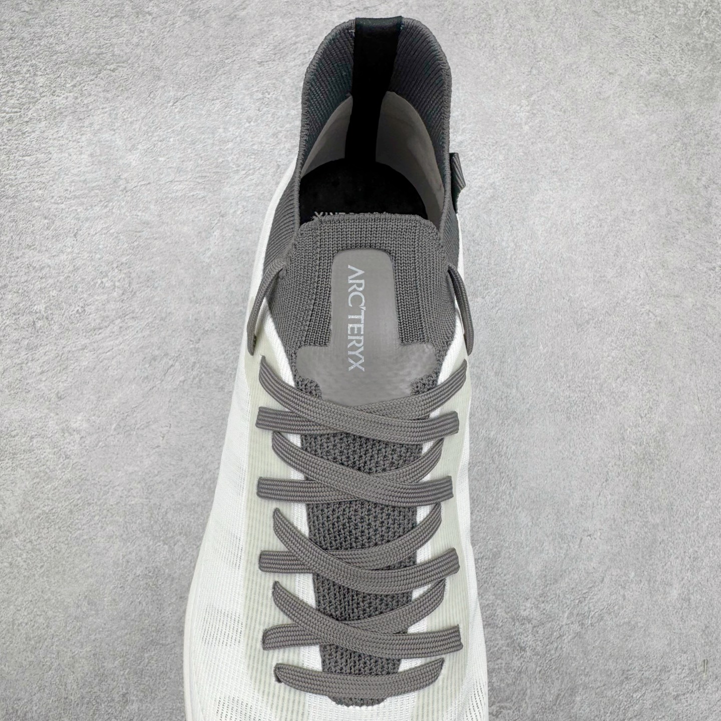 图片[5]-＃HP Arcteryx Norvan SL 3 始祖鸟时尚舒适防滑透气轻便低帮跑步鞋 Arcteryx中文名始祖鸟 加拿大户外服饰品牌 1989年创立于加拿大温哥华 始祖鸟来自加拿大海岸山脉 植根高山的专业户外品牌 始终秉承对精湛设计和工艺孜孜以求的准则 从1989年创立至今 Arcteryx始终不断在产品设计与做工上不惜工本 以满足始祖鸟的标准 品质、设计以及精简的理念造就了其良好的性能 并能满足严苛环境下的使用需求 尺码：40 41 42 43 44 45-选品中心