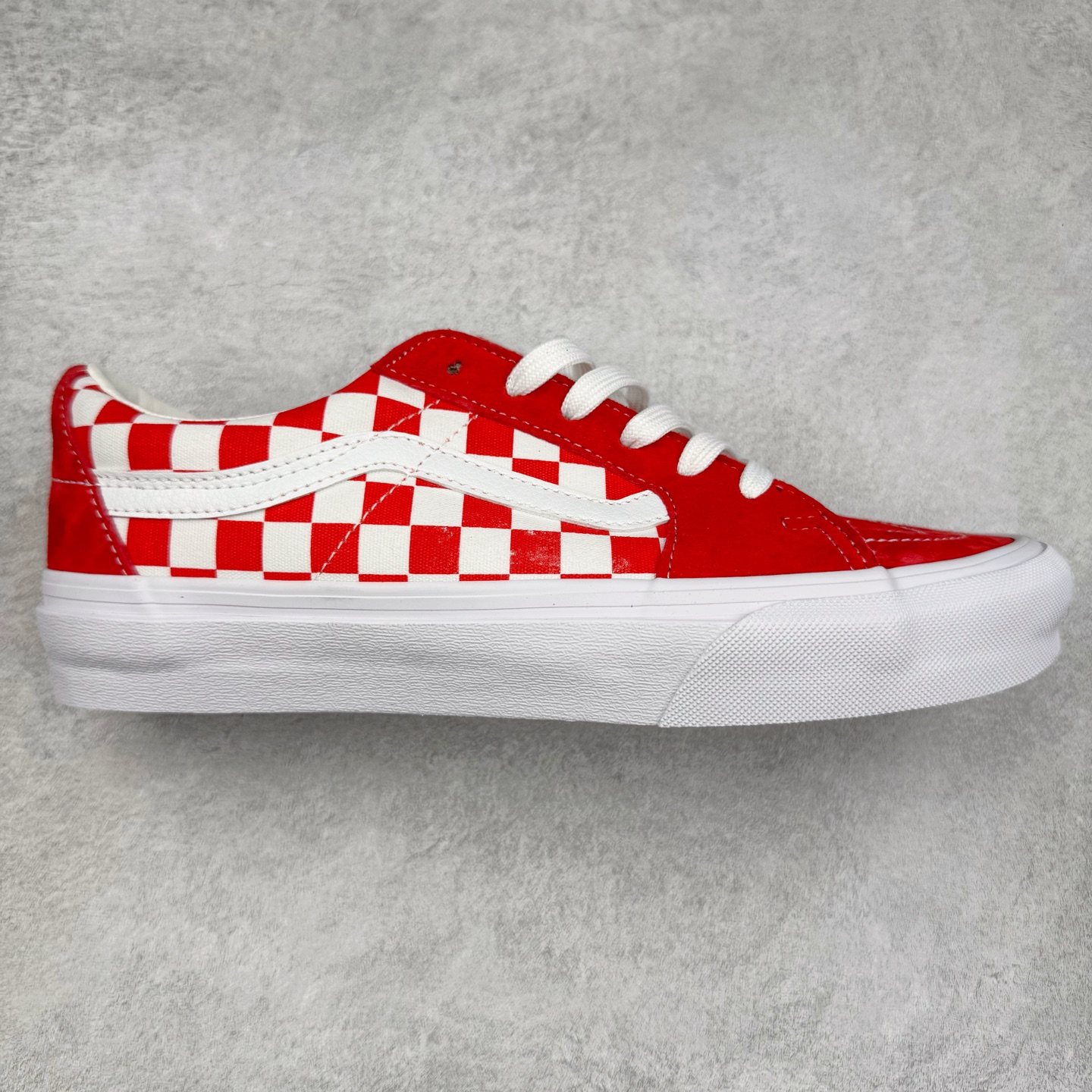 Vans SK8-Low 白红棋盘格 范斯官方 全新一代撞色硫化帆布鞋 该鞋款运用白线勾勒出整体造型效果,以SK8-low鞋身为蓝本,复古撞色风格极具辨识度,上脚更容易凸显自我穿搭风格。 货号:VN0A4UUK4W9 尺码:35 36 36.5 37 38 38.5 39 40 40.5 41 42 42.5 43 44-选品中心