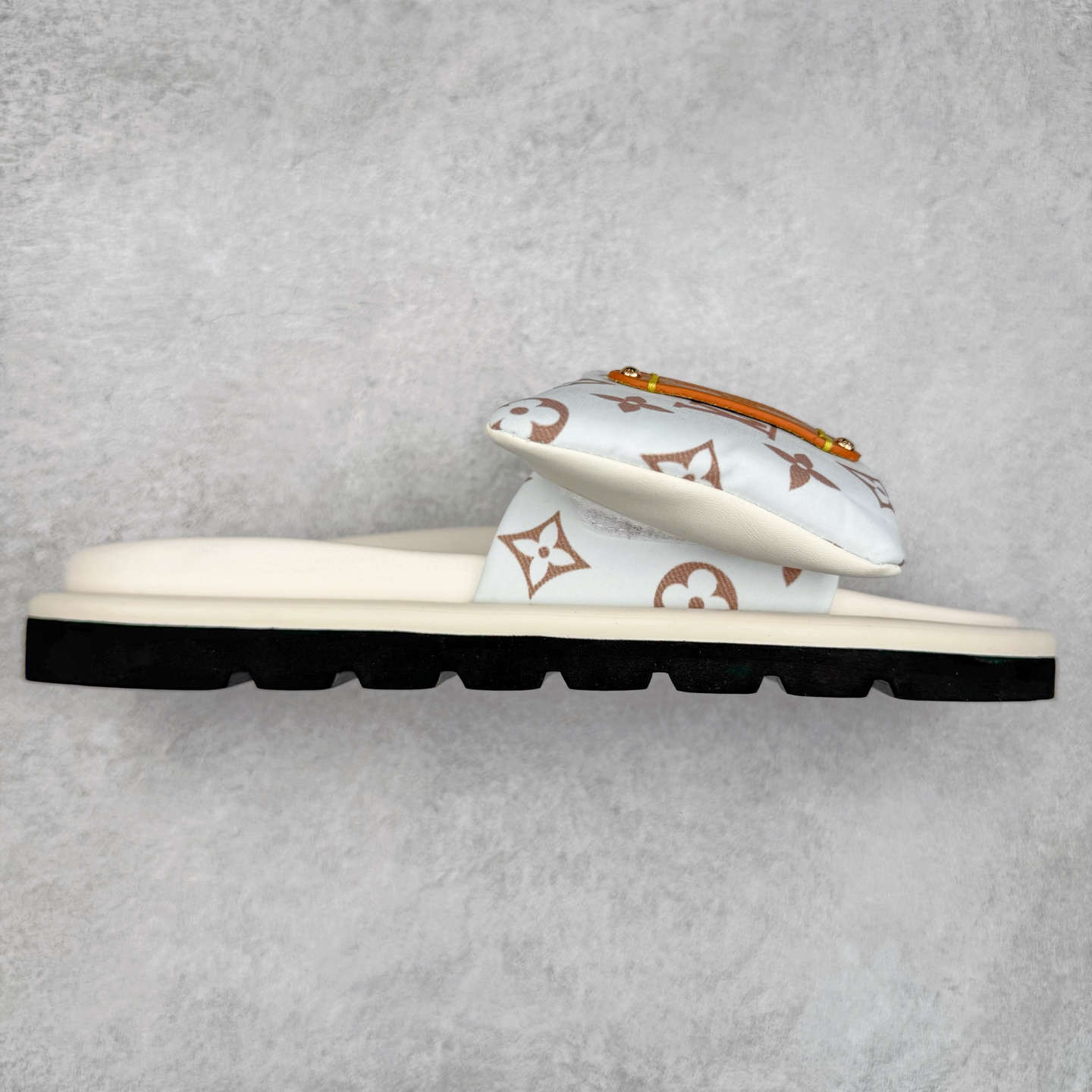 Louis Vuitton lv 2024专柜 春夏新款 最高限定专柜上新 LV情侣厚底魔术贴拖鞋明星同款 网红博主推荐 原版开模 代购版本 Lv 原版3D打印老花 内里海绵 水台4.5CM 原版私膜 真皮大底 全套专柜包装尺码：35 36 37 38 39 40 41 42 43 44-选品中心