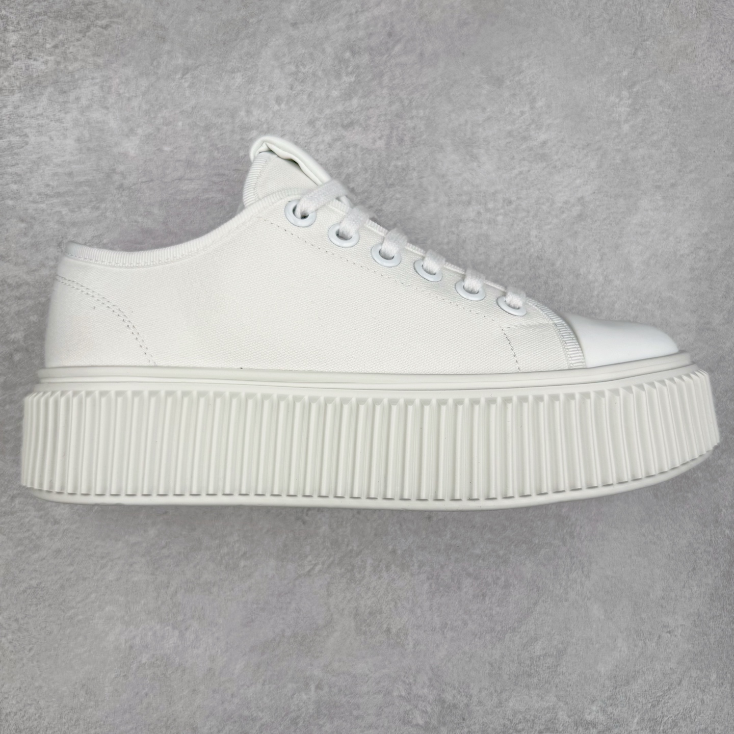 MIU MIU缪缪 牛仔布 低帮 舒适系带 低帮 时尚板鞋 女款 尺码：35 36 37 38 39-选品中心