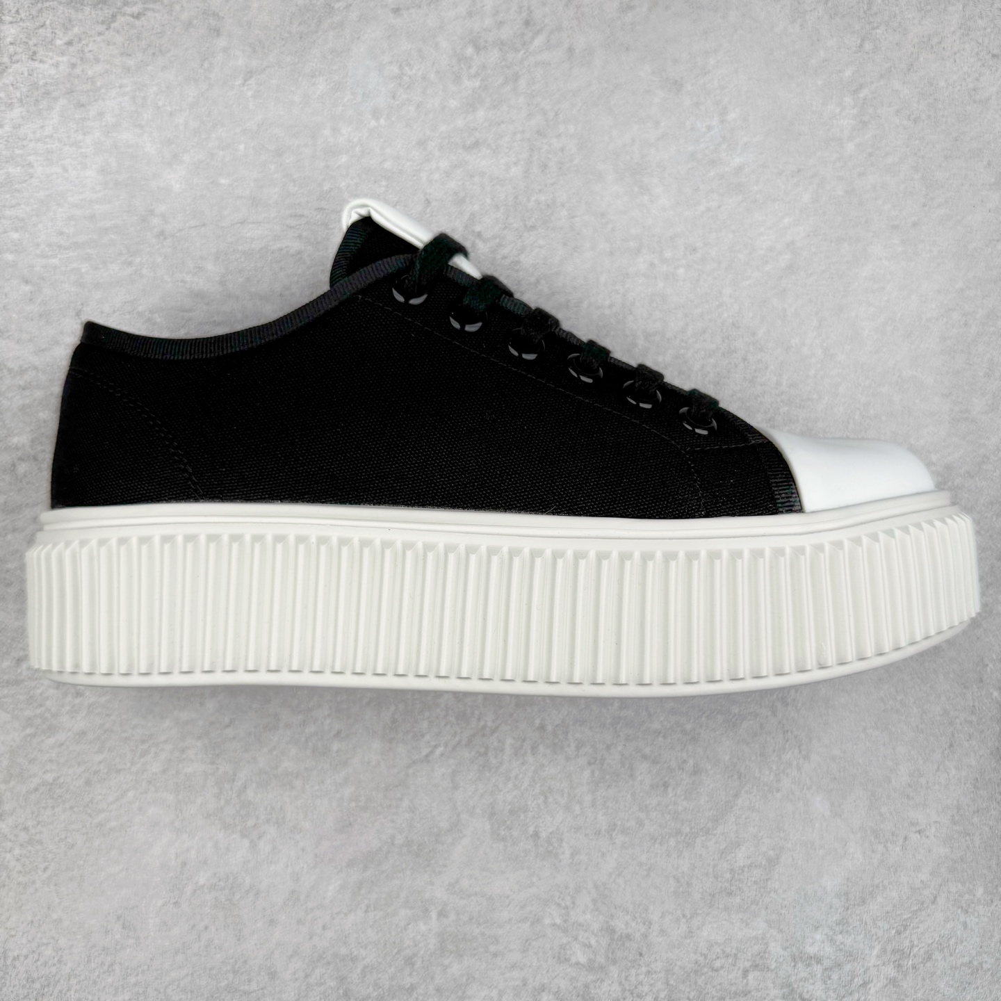 MIU MIU缪缪 牛仔布 低帮 舒适系带 低帮 时尚板鞋 女款 尺码：35 36 37 38 39-选品中心