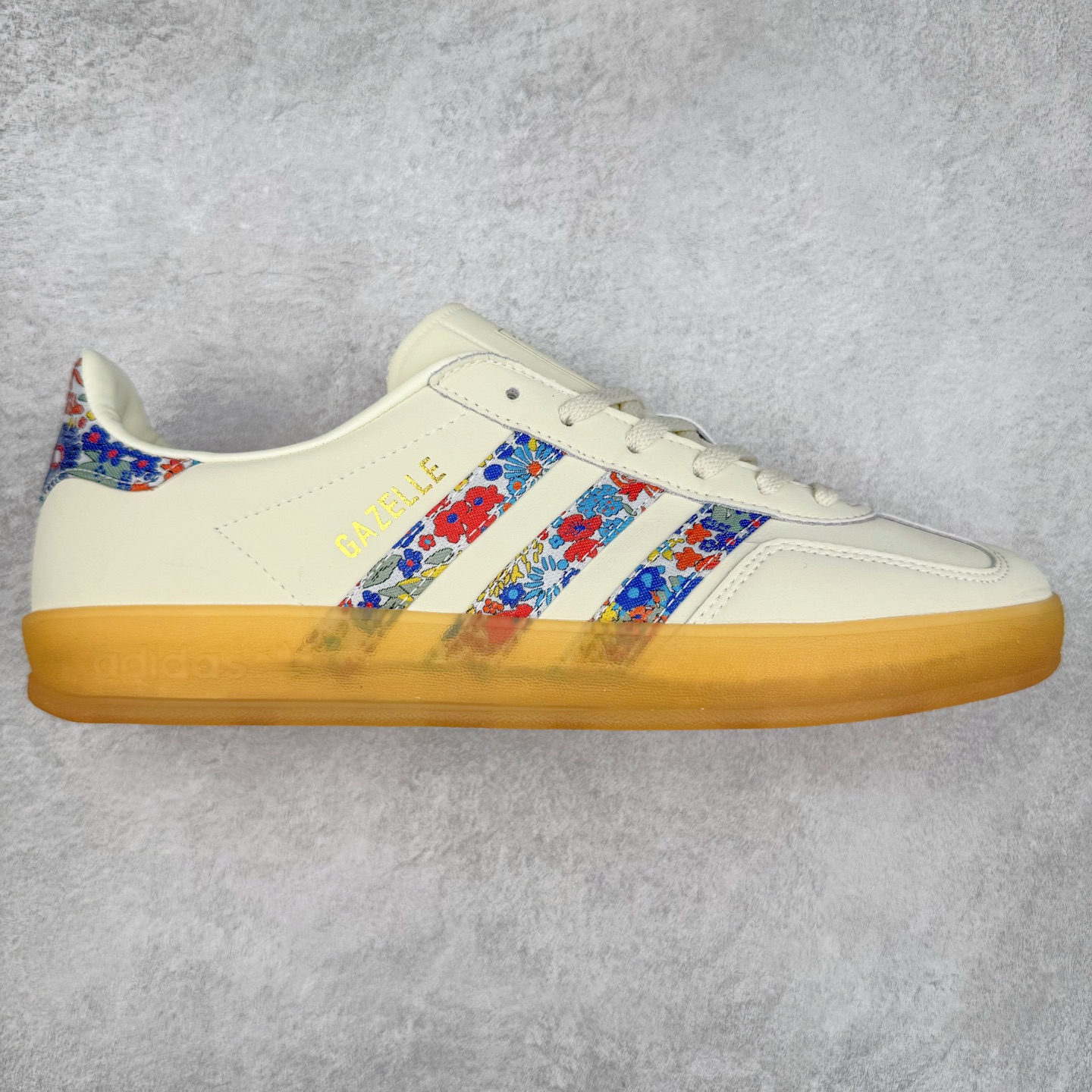 AD Gazelle Indoor Trainers 羚羊内训系列低帮复古百搭休闲运动德训风板鞋 JH7370 90年代经典的复刻版！自60年代以足球训练鞋面世以来,Gazelle就以其经典设计席卷全球。1991年版本的复刻,再造经典Gazelle。采用皮革打造,搭配浊色细节,让这款经典更加简约。尺码：36 36⅔ 37⅓ 38 38⅔ 39⅓ 40 40⅔ 41⅓ 42 42⅔ 43⅓ 44⅓ 44⅔ 45-选品中心