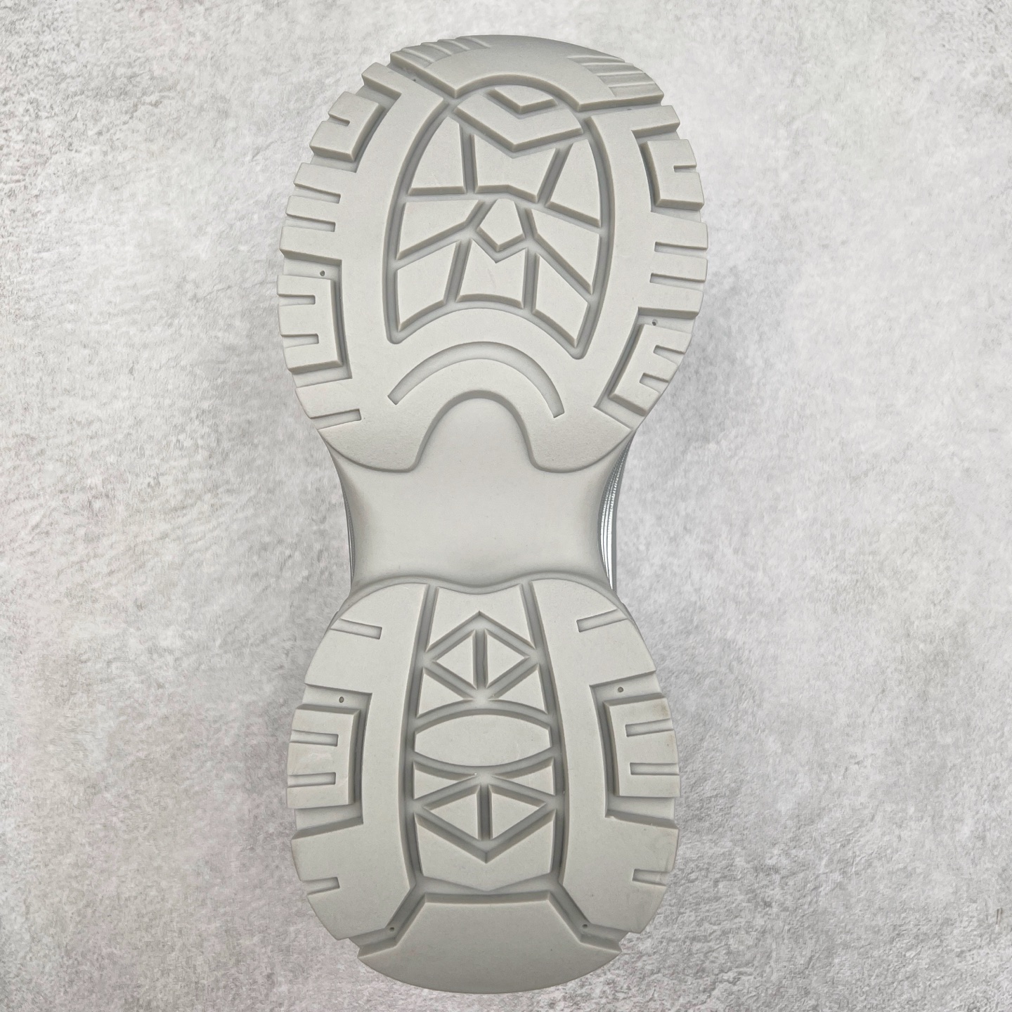 图片[9]-GG-CC 银角大王7cm厚底增高休闲运动老爹鞋系列 广东大厂出品 7CM厚底增高 星河粒子 银白色 银角大王 完美细节 25ss春季新款厚底增高 大长腿 时髦look轻松定格 不费力展现率性氛围 高档银盒 酷帅机能风不规则设计大底 拼色造型设计 轻便舒适百搭 GGCC银白配色好温柔 三层组合月牙底 柔软有弹性的月牙底和增加舒适度显腿长的7cm增高 长时间走路和站立都不累脚舒适度和少女感 厚底增高 不管怎么搭都好看~尺码：35 36 37 38 39 40-选品中心