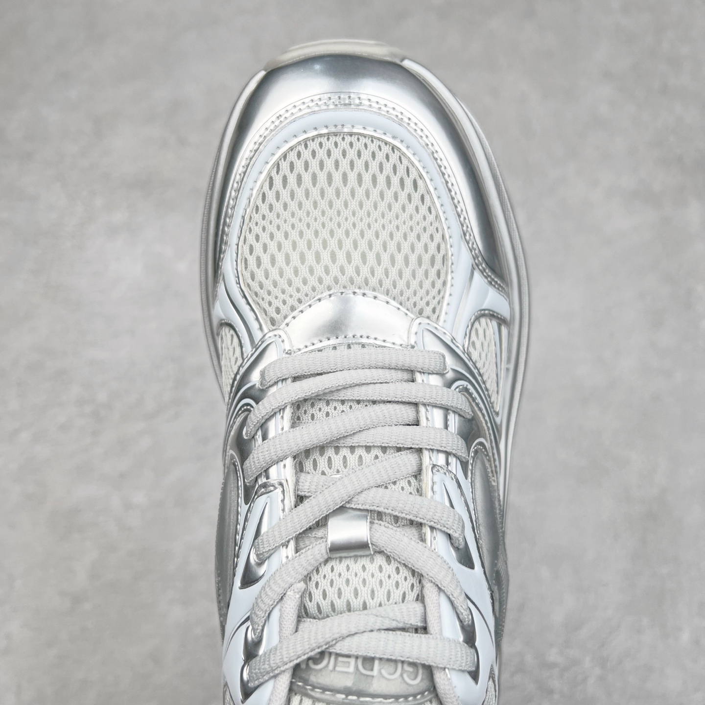 图片[4]-GG-CC 银角大王7cm厚底增高休闲运动老爹鞋系列 广东大厂出品 7CM厚底增高 星河粒子 银白色 银角大王 完美细节 25ss春季新款厚底增高 大长腿 时髦look轻松定格 不费力展现率性氛围 高档银盒 酷帅机能风不规则设计大底 拼色造型设计 轻便舒适百搭 GGCC银白配色好温柔 三层组合月牙底 柔软有弹性的月牙底和增加舒适度显腿长的7cm增高 长时间走路和站立都不累脚舒适度和少女感 厚底增高 不管怎么搭都好看~尺码：35 36 37 38 39 40-选品中心