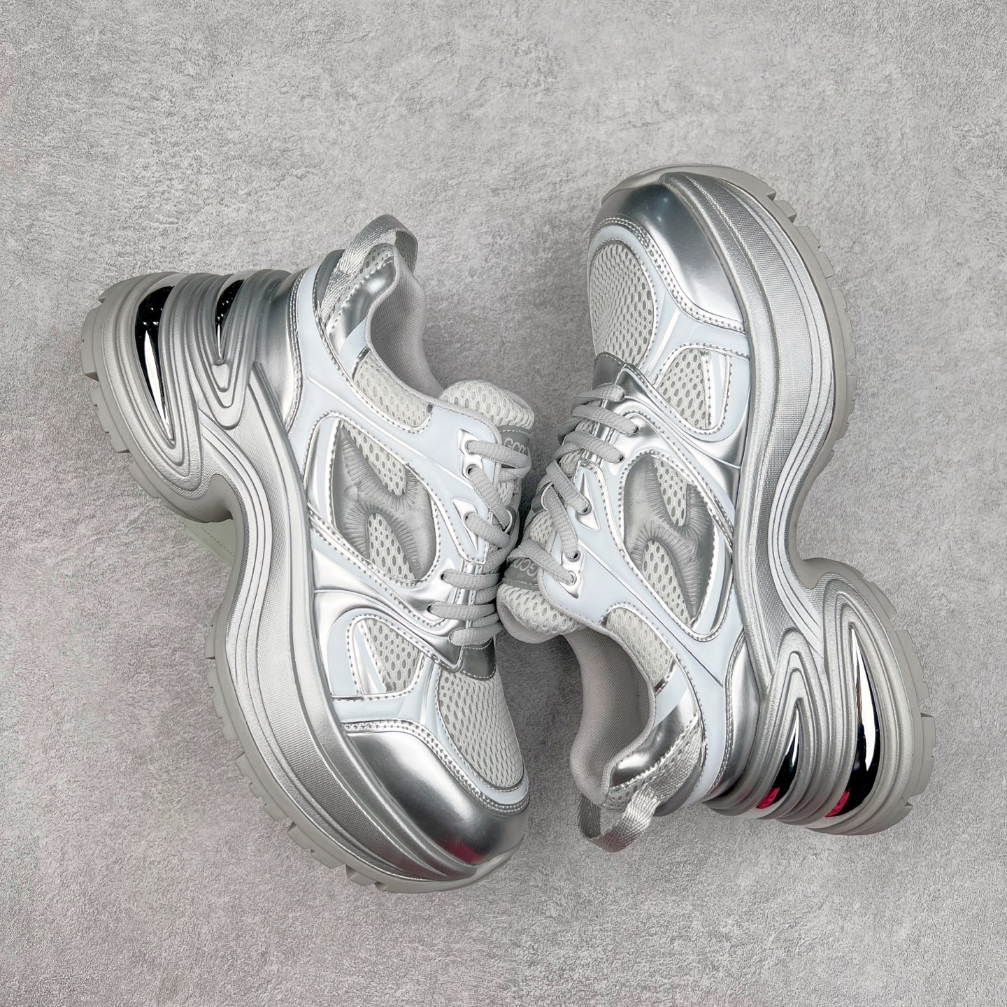 图片[3]-GG-CC 银角大王7cm厚底增高休闲运动老爹鞋系列 广东大厂出品 7CM厚底增高 星河粒子 银白色 银角大王 完美细节 25ss春季新款厚底增高 大长腿 时髦look轻松定格 不费力展现率性氛围 高档银盒 酷帅机能风不规则设计大底 拼色造型设计 轻便舒适百搭 GGCC银白配色好温柔 三层组合月牙底 柔软有弹性的月牙底和增加舒适度显腿长的7cm增高 长时间走路和站立都不累脚舒适度和少女感 厚底增高 不管怎么搭都好看~尺码：35 36 37 38 39 40-选品中心