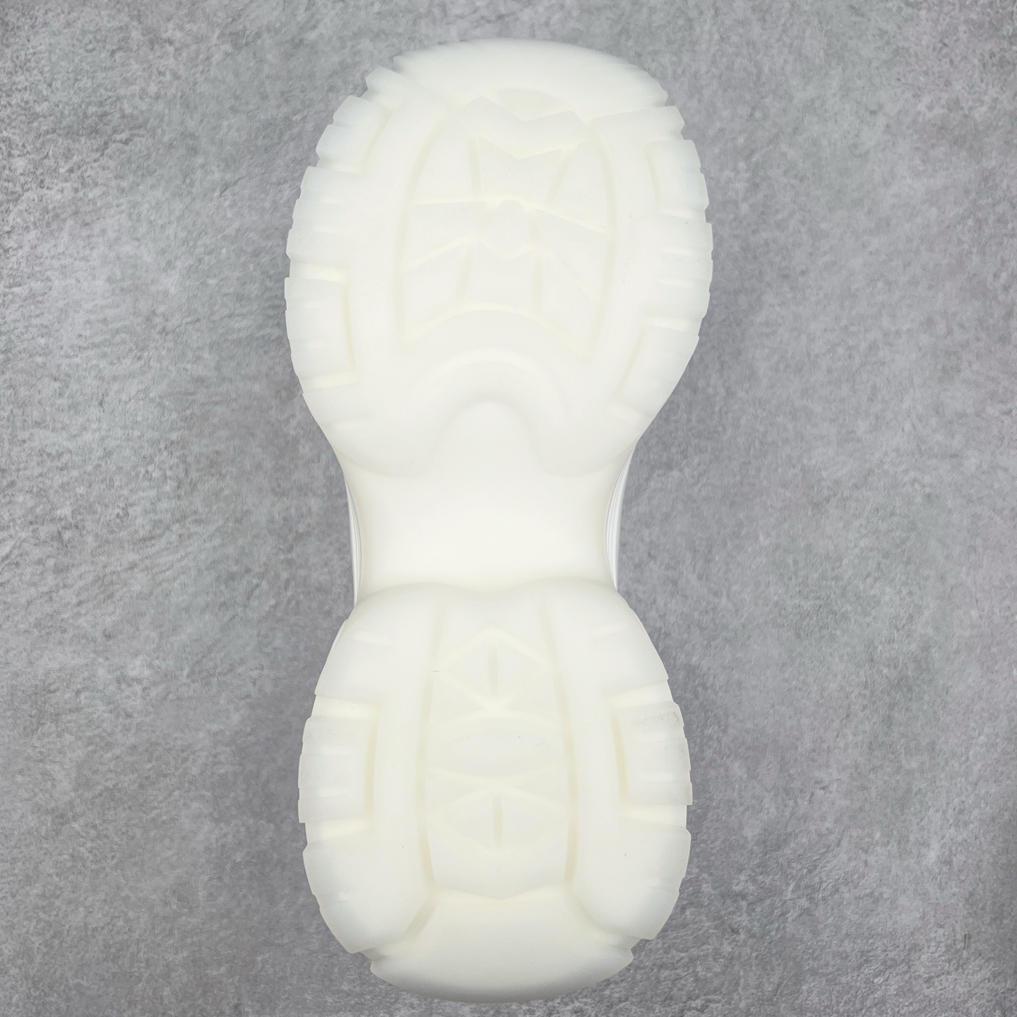 图片[9]-GG-CC 银角大王7cm厚底增高休闲运动老爹鞋系列 广东大厂出品 7CM厚底增高 星河粒子 银白色 银角大王 完美细节 25ss春季新款厚底增高 大长腿 时髦look轻松定格 不费力展现率性氛围 高档银盒 酷帅机能风不规则设计大底 拼色造型设计 轻便舒适百搭 GGCC银白配色好温柔 三层组合月牙底 柔软有弹性的月牙底和增加舒适度显腿长的7cm增高 长时间走路和站立都不累脚舒适度和少女感 厚底增高 不管怎么搭都好看~尺码：35 36 37 38 39 40-选品中心