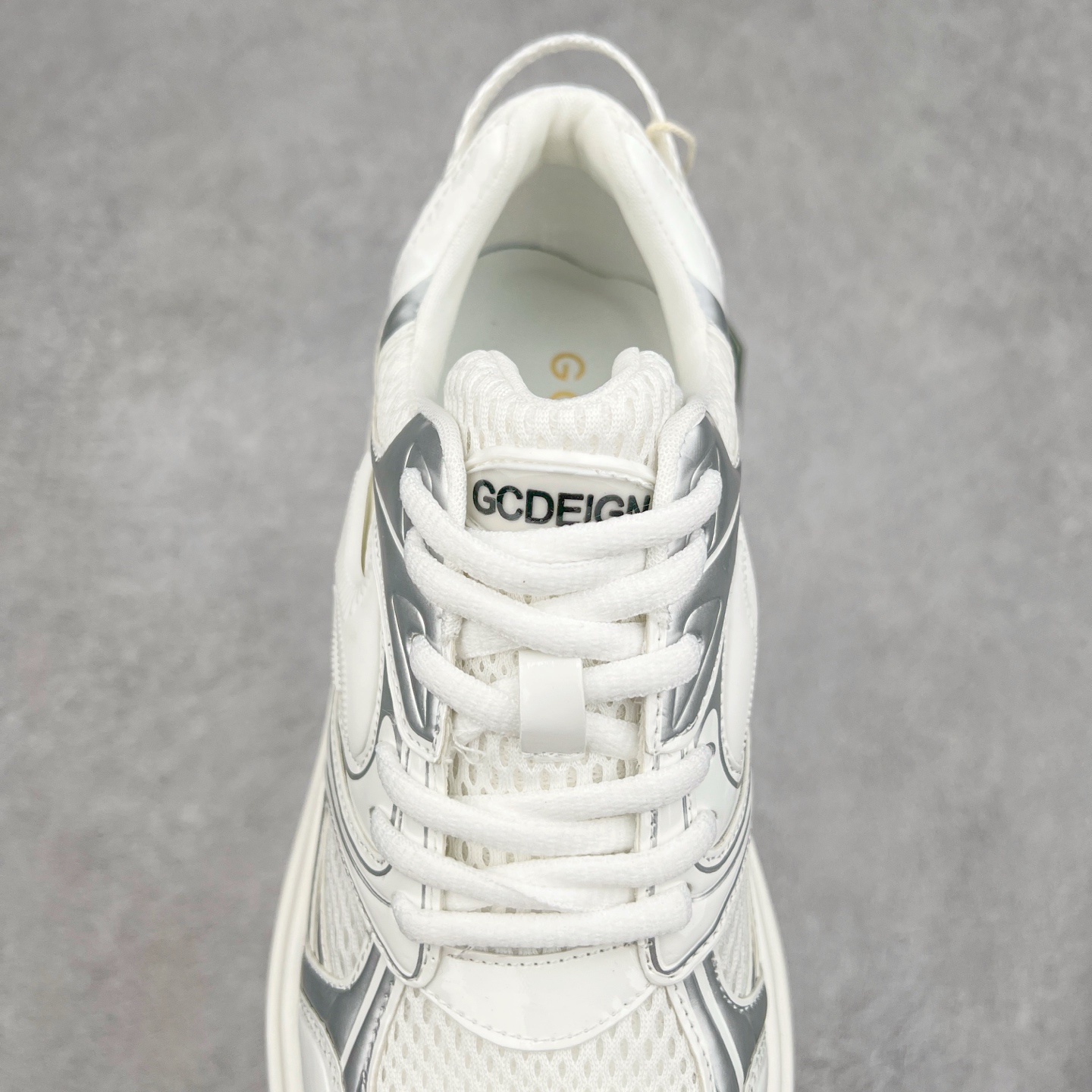 图片[5]-GG-CC 银角大王7cm厚底增高休闲运动老爹鞋系列 广东大厂出品 7CM厚底增高 星河粒子 银白色 银角大王 完美细节 25ss春季新款厚底增高 大长腿 时髦look轻松定格 不费力展现率性氛围 高档银盒 酷帅机能风不规则设计大底 拼色造型设计 轻便舒适百搭 GGCC银白配色好温柔 三层组合月牙底 柔软有弹性的月牙底和增加舒适度显腿长的7cm增高 长时间走路和站立都不累脚舒适度和少女感 厚底增高 不管怎么搭都好看~尺码：35 36 37 38 39 40-选品中心