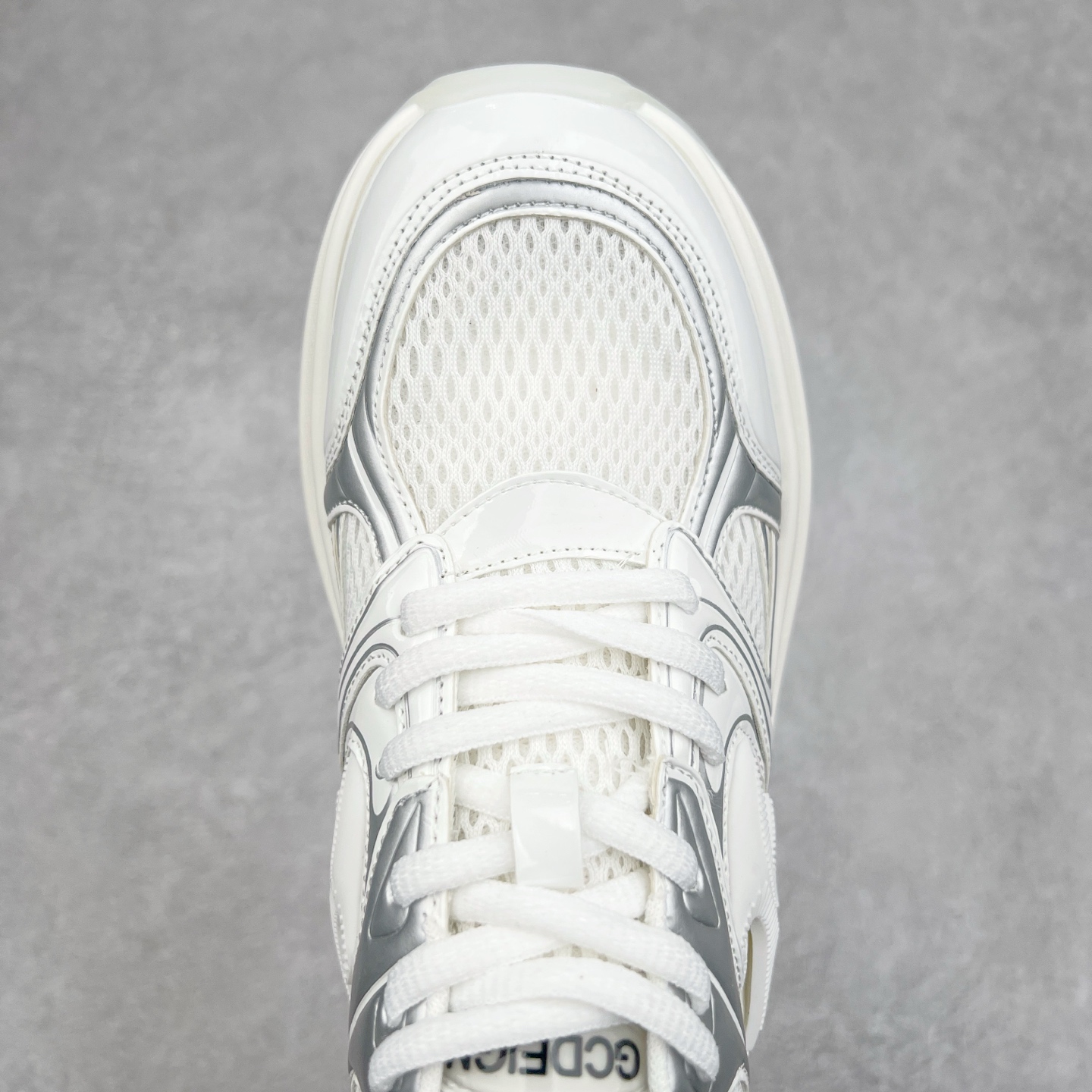 图片[4]-GG-CC 银角大王7cm厚底增高休闲运动老爹鞋系列 广东大厂出品 7CM厚底增高 星河粒子 银白色 银角大王 完美细节 25ss春季新款厚底增高 大长腿 时髦look轻松定格 不费力展现率性氛围 高档银盒 酷帅机能风不规则设计大底 拼色造型设计 轻便舒适百搭 GGCC银白配色好温柔 三层组合月牙底 柔软有弹性的月牙底和增加舒适度显腿长的7cm增高 长时间走路和站立都不累脚舒适度和少女感 厚底增高 不管怎么搭都好看~尺码：35 36 37 38 39 40-选品中心