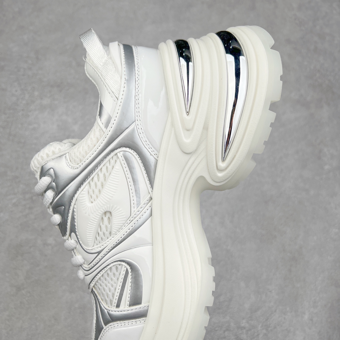 图片[7]-GG-CC 银角大王7cm厚底增高休闲运动老爹鞋系列 广东大厂出品 7CM厚底增高 星河粒子 银白色 银角大王 完美细节 25ss春季新款厚底增高 大长腿 时髦look轻松定格 不费力展现率性氛围 高档银盒 酷帅机能风不规则设计大底 拼色造型设计 轻便舒适百搭 GGCC银白配色好温柔 三层组合月牙底 柔软有弹性的月牙底和增加舒适度显腿长的7cm增高 长时间走路和站立都不累脚舒适度和少女感 厚底增高 不管怎么搭都好看~尺码：35 36 37 38 39 40-选品中心