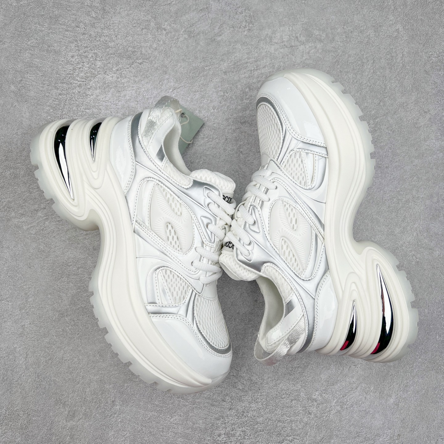 图片[3]-GG-CC 银角大王7cm厚底增高休闲运动老爹鞋系列 广东大厂出品 7CM厚底增高 星河粒子 银白色 银角大王 完美细节 25ss春季新款厚底增高 大长腿 时髦look轻松定格 不费力展现率性氛围 高档银盒 酷帅机能风不规则设计大底 拼色造型设计 轻便舒适百搭 GGCC银白配色好温柔 三层组合月牙底 柔软有弹性的月牙底和增加舒适度显腿长的7cm增高 长时间走路和站立都不累脚舒适度和少女感 厚底增高 不管怎么搭都好看~尺码：35 36 37 38 39 40-选品中心