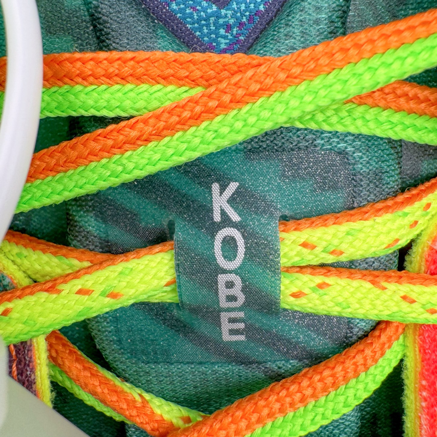 图片[13]-＃灭世海外版 NK Zoom Kobe Ⅷ System 科比8代复刻实战运动低帮文化篮球鞋 鸳鸯配色 HM9621-900 纯原海外版气垫品质吊打各路纯原 气压➕耐久双重保障 前掌ZOOM TURBO➕后掌马蹄Zoom 后掌澎湃脚感无出其右 全套冲刀改版 鞋型还原度95% 宽脚选手必入货品 鞋头2.5mm上翘空间 不挤脚 完美释放脚趾活动空间 正码正拍 脚型适配性 市场最强没有之一 鞋面工艺全新升级 100%对标正品 原厂聚氨酯蛇鳞 珠光密度同步正品 Swoosh喷漆工艺 还原度接近100% 全新后跟TPU模具 正确S型弧度 区分市场纯原（市场纯原采用公版模具 后跟TPU几乎无弧度）国产天花板橡胶配方 抓地力爆炸 海外口碑炸裂 鞋舌LOGO正确内嵌压印 原厂碳板 正确原盒 厚积薄发 王者归来 拒绝杀猪 拒绝套路 灭世纯原海外版科比系列 致力打造实战第一标杆 尺码：39-47.5 全新模具 正码正拍-选品中心