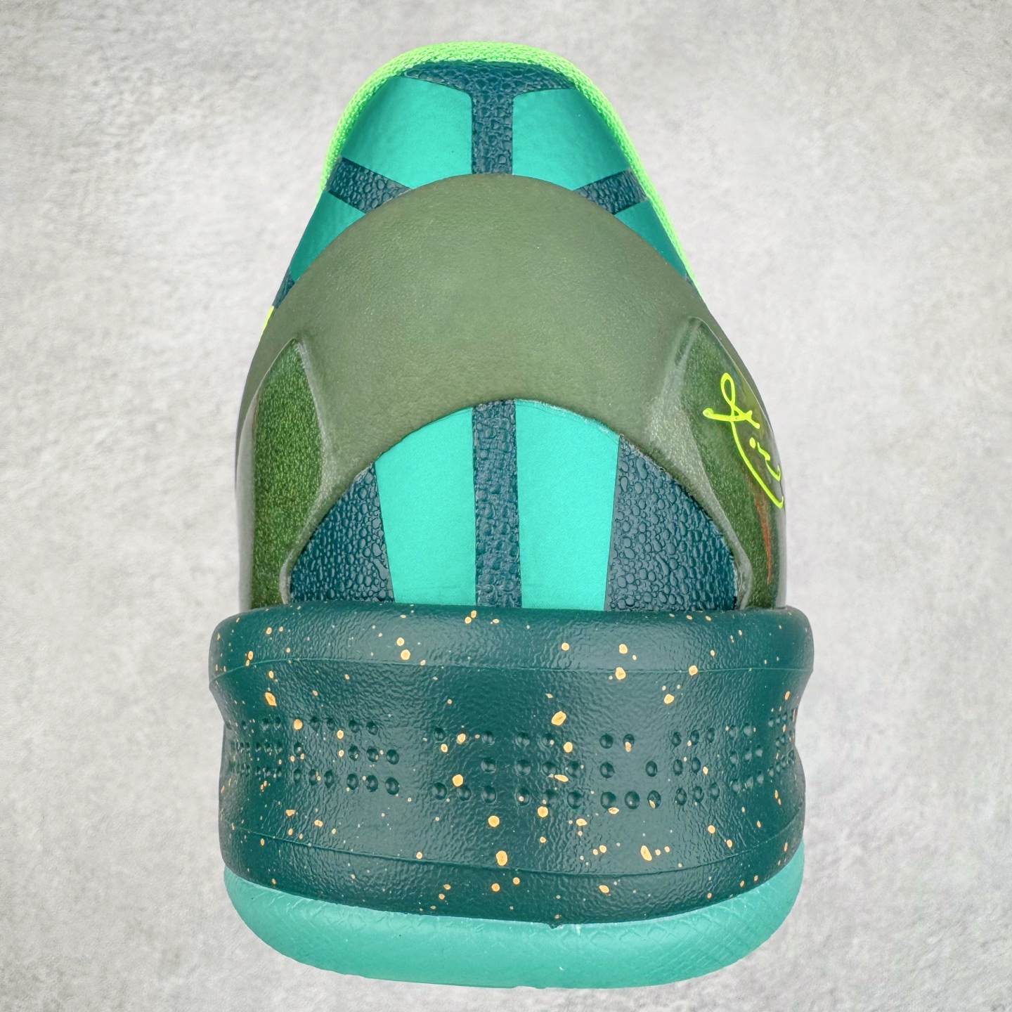 图片[8]-＃灭世海外版 NK Zoom Kobe Ⅷ System 科比8代复刻实战运动低帮文化篮球鞋 鸳鸯配色 HM9621-900 纯原海外版气垫品质吊打各路纯原 气压➕耐久双重保障 前掌ZOOM TURBO➕后掌马蹄Zoom 后掌澎湃脚感无出其右 全套冲刀改版 鞋型还原度95% 宽脚选手必入货品 鞋头2.5mm上翘空间 不挤脚 完美释放脚趾活动空间 正码正拍 脚型适配性 市场最强没有之一 鞋面工艺全新升级 100%对标正品 原厂聚氨酯蛇鳞 珠光密度同步正品 Swoosh喷漆工艺 还原度接近100% 全新后跟TPU模具 正确S型弧度 区分市场纯原（市场纯原采用公版模具 后跟TPU几乎无弧度）国产天花板橡胶配方 抓地力爆炸 海外口碑炸裂 鞋舌LOGO正确内嵌压印 原厂碳板 正确原盒 厚积薄发 王者归来 拒绝杀猪 拒绝套路 灭世纯原海外版科比系列 致力打造实战第一标杆 尺码：39-47.5 全新模具 正码正拍-选品中心