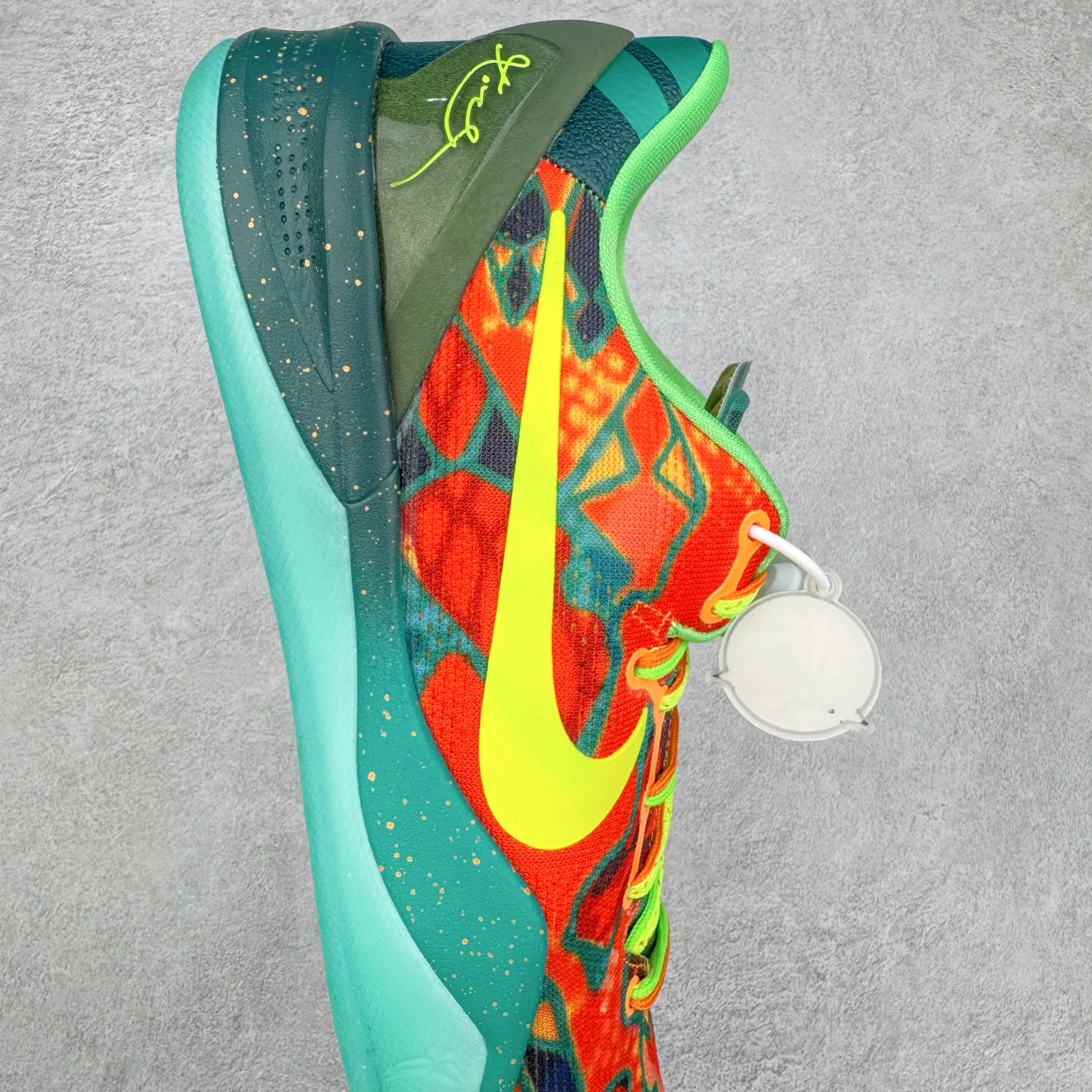 图片[6]-＃灭世海外版 NK Zoom Kobe Ⅷ System 科比8代复刻实战运动低帮文化篮球鞋 鸳鸯配色 HM9621-900 纯原海外版气垫品质吊打各路纯原 气压➕耐久双重保障 前掌ZOOM TURBO➕后掌马蹄Zoom 后掌澎湃脚感无出其右 全套冲刀改版 鞋型还原度95% 宽脚选手必入货品 鞋头2.5mm上翘空间 不挤脚 完美释放脚趾活动空间 正码正拍 脚型适配性 市场最强没有之一 鞋面工艺全新升级 100%对标正品 原厂聚氨酯蛇鳞 珠光密度同步正品 Swoosh喷漆工艺 还原度接近100% 全新后跟TPU模具 正确S型弧度 区分市场纯原（市场纯原采用公版模具 后跟TPU几乎无弧度）国产天花板橡胶配方 抓地力爆炸 海外口碑炸裂 鞋舌LOGO正确内嵌压印 原厂碳板 正确原盒 厚积薄发 王者归来 拒绝杀猪 拒绝套路 灭世纯原海外版科比系列 致力打造实战第一标杆 尺码：39-47.5 全新模具 正码正拍-选品中心