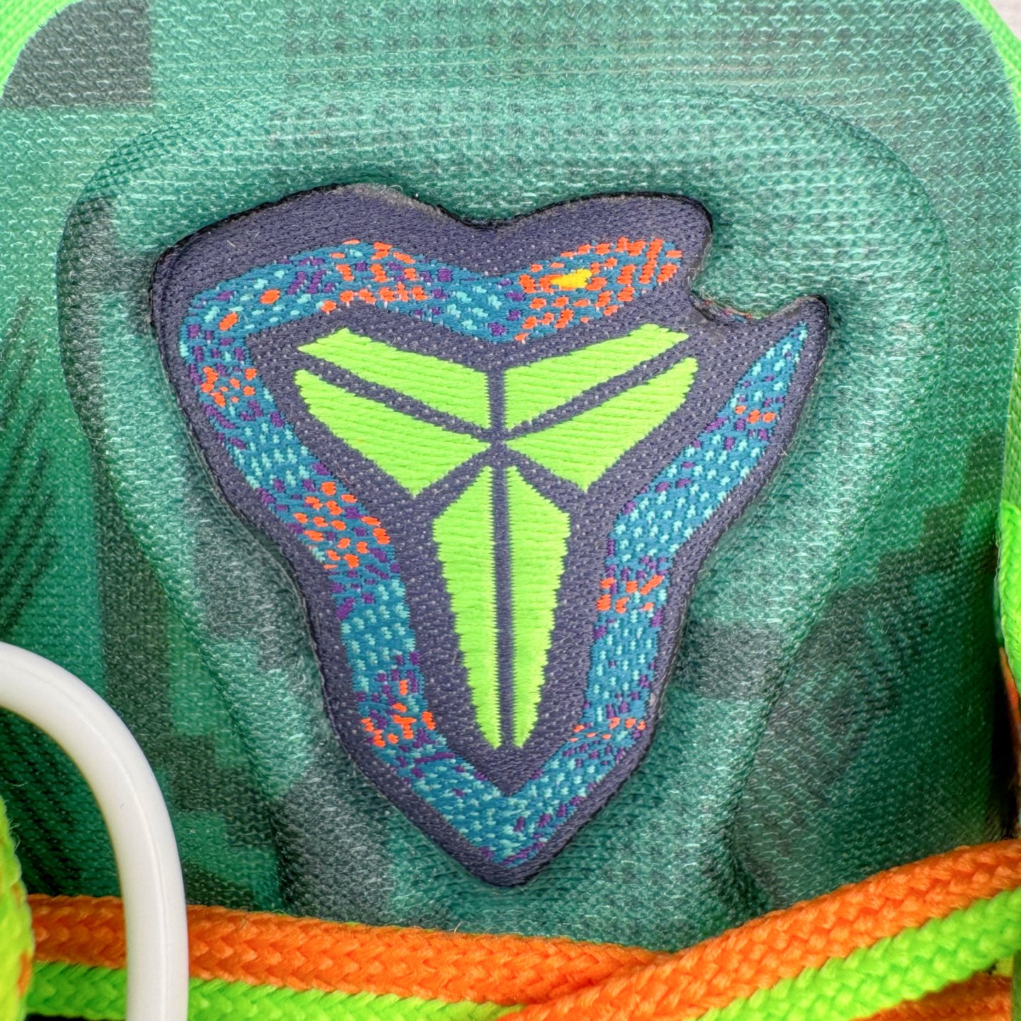 图片[12]-＃灭世海外版 NK Zoom Kobe Ⅷ System 科比8代复刻实战运动低帮文化篮球鞋 鸳鸯配色 HM9621-900 纯原海外版气垫品质吊打各路纯原 气压➕耐久双重保障 前掌ZOOM TURBO➕后掌马蹄Zoom 后掌澎湃脚感无出其右 全套冲刀改版 鞋型还原度95% 宽脚选手必入货品 鞋头2.5mm上翘空间 不挤脚 完美释放脚趾活动空间 正码正拍 脚型适配性 市场最强没有之一 鞋面工艺全新升级 100%对标正品 原厂聚氨酯蛇鳞 珠光密度同步正品 Swoosh喷漆工艺 还原度接近100% 全新后跟TPU模具 正确S型弧度 区分市场纯原（市场纯原采用公版模具 后跟TPU几乎无弧度）国产天花板橡胶配方 抓地力爆炸 海外口碑炸裂 鞋舌LOGO正确内嵌压印 原厂碳板 正确原盒 厚积薄发 王者归来 拒绝杀猪 拒绝套路 灭世纯原海外版科比系列 致力打造实战第一标杆 尺码：39-47.5 全新模具 正码正拍-选品中心