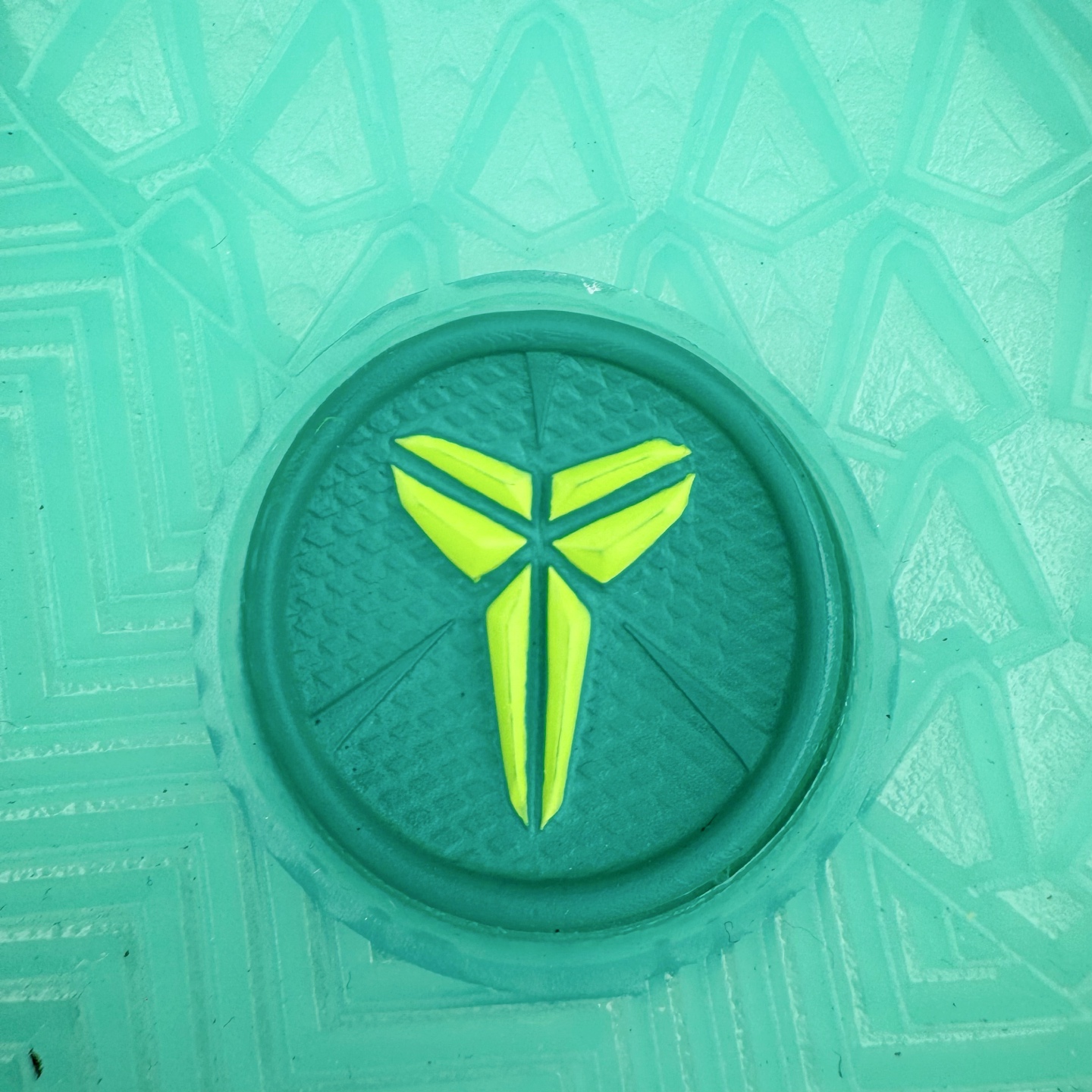 图片[19]-＃灭世海外版 NK Zoom Kobe Ⅷ System 科比8代复刻实战运动低帮文化篮球鞋 鸳鸯配色 HM9621-900 纯原海外版气垫品质吊打各路纯原 气压➕耐久双重保障 前掌ZOOM TURBO➕后掌马蹄Zoom 后掌澎湃脚感无出其右 全套冲刀改版 鞋型还原度95% 宽脚选手必入货品 鞋头2.5mm上翘空间 不挤脚 完美释放脚趾活动空间 正码正拍 脚型适配性 市场最强没有之一 鞋面工艺全新升级 100%对标正品 原厂聚氨酯蛇鳞 珠光密度同步正品 Swoosh喷漆工艺 还原度接近100% 全新后跟TPU模具 正确S型弧度 区分市场纯原（市场纯原采用公版模具 后跟TPU几乎无弧度）国产天花板橡胶配方 抓地力爆炸 海外口碑炸裂 鞋舌LOGO正确内嵌压印 原厂碳板 正确原盒 厚积薄发 王者归来 拒绝杀猪 拒绝套路 灭世纯原海外版科比系列 致力打造实战第一标杆 尺码：39-47.5 全新模具 正码正拍-选品中心