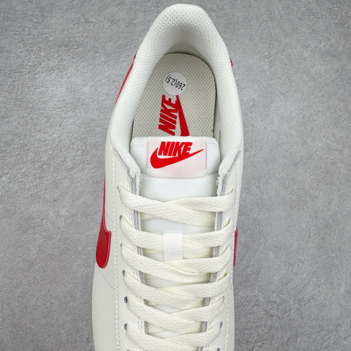 图片[5]-＃JC纯原 NK Classic Cortez Leather 阿甘复古初代皮革慢跑鞋 DM4044-110 实体平台指令订单 全套原纸板楦头开发 原厂数据大底磨具 一比一鞋头弧度高度鞋身弧度 细节品控鞋型随意对比 正确烫金高频细节 公司级标准检验QC 区分市面一切版本 完美复刻阿甘复古鞋型 尺码：35.5 36 36.5 37.5 38 38.5 39 40 40.5 41 42 42.5 43 44 45-选品中心