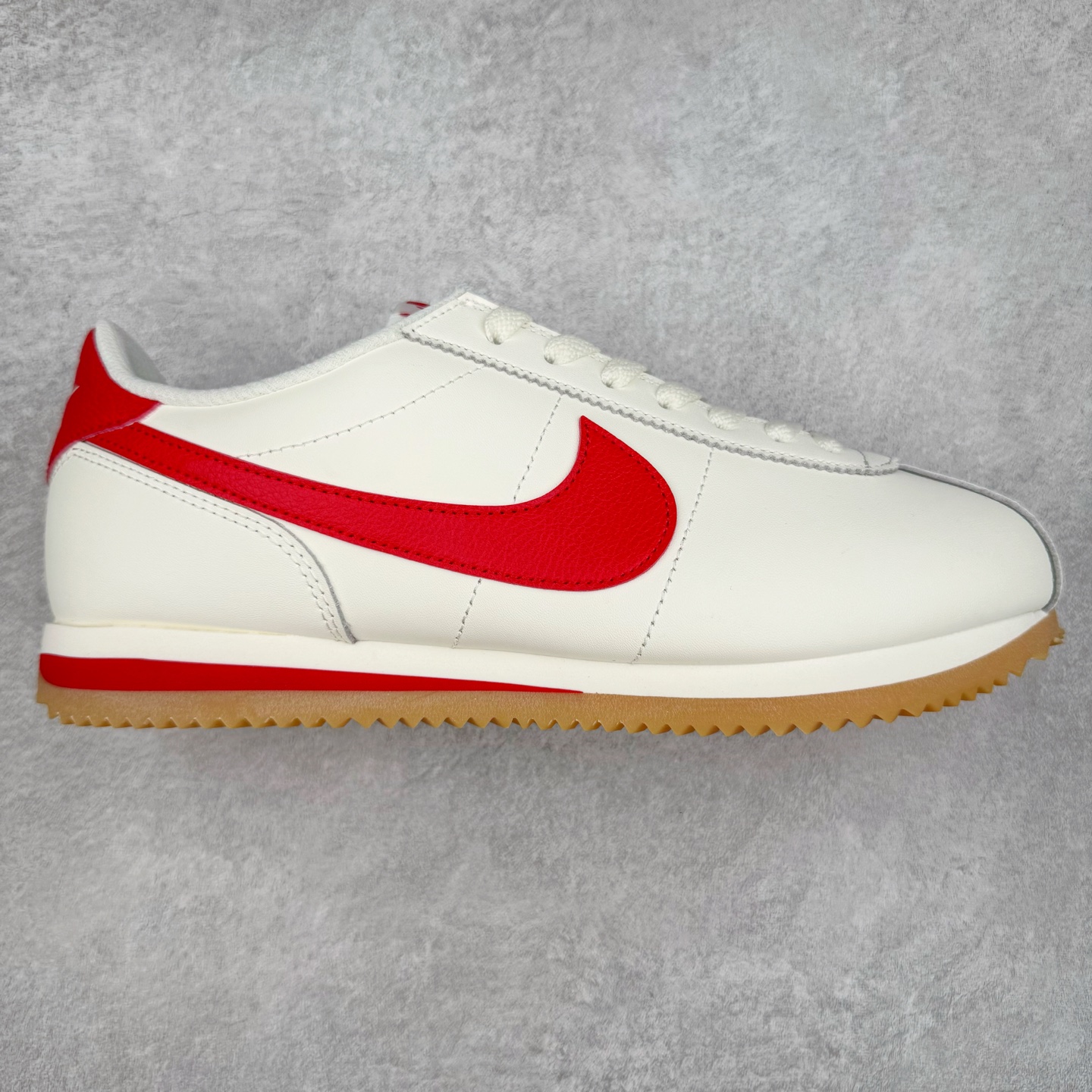 ＃JC纯原 NK Classic Cortez Leather 阿甘复古初代皮革慢跑鞋 DM4044-110 实体平台指令订单 全套原纸板楦头开发 原厂数据大底磨具 一比一鞋头弧度高度鞋身弧度 细节品控鞋型随意对比 正确烫金高频细节 公司级标准检验QC 区分市面一切版本 完美复刻阿甘复古鞋型 尺码：35.5 36 36.5 37.5 38 38.5 39 40 40.5 41 42 42.5 43 44 45-选品中心