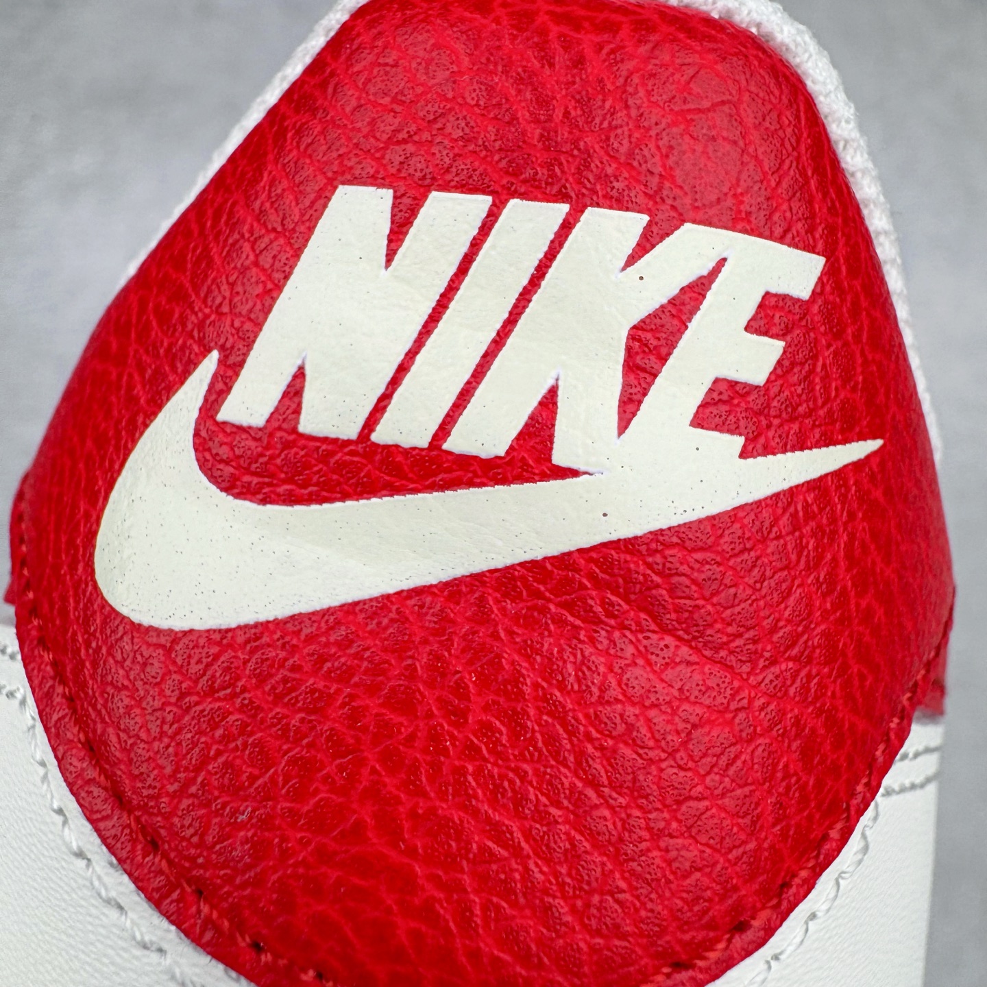 图片[16]-＃JC纯原 NK Classic Cortez Leather 阿甘复古初代皮革慢跑鞋 DM4044-110 实体平台指令订单 全套原纸板楦头开发 原厂数据大底磨具 一比一鞋头弧度高度鞋身弧度 细节品控鞋型随意对比 正确烫金高频细节 公司级标准检验QC 区分市面一切版本 完美复刻阿甘复古鞋型 尺码：35.5 36 36.5 37.5 38 38.5 39 40 40.5 41 42 42.5 43 44 45-选品中心