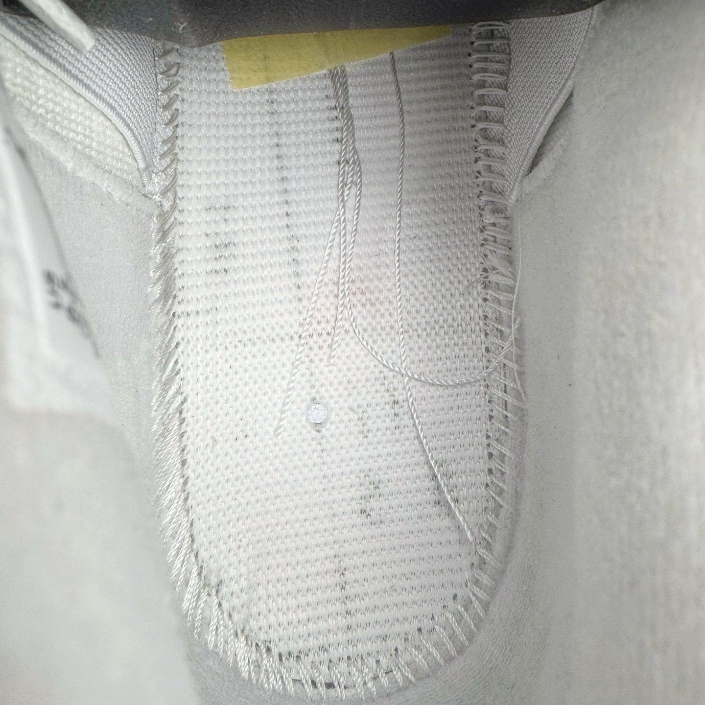 图片[10]-＃LN3 NK SB x Air Jordan AJ4 联名白红 DR5415-106 全新批次 重点区分市面 唯一正确细节 后跟饰片中心位置有合模线 超弹硅胶材质 内层不织布补强 补强为硅胶提供更强耐久性 避免断裂 圈内最强四代 独家外贸特供尺码含 45.5 49.5 50.5 耗时半年巨作 全套原纸板楦头开发 原厂特供皮料加持 确保原汁原味 完美呈现四代版型 一比一鞋头弧度高度鞋身弧度 数据细节工艺流程均保持原鞋一致 原厂TPU网格鞋带扣 正确内里网布 菱角分明不变形无多余毛边 柔软性质感一致于原鞋 市场唯一原厂鞋扣模具 背面可见隐藏注塑口 原厂织唛标 原厂飞人电绣工艺 尾指中部跳三针 独家绑鞋带手法 印刷中底布 四线拉帮 米色美纹纸贴合固定 进口港宝加持 后跟自然饱满 全鞋荧光划线卡点 追求极致完美 每一双都是工艺品 多重QC质检 超越公司货的品控标准 实实在在的免检产品 尺码：40 40.5 41 42 42.5 43 44 44.5 45 45.5 46 47.5 48.5 49.5 50.5-选品中心