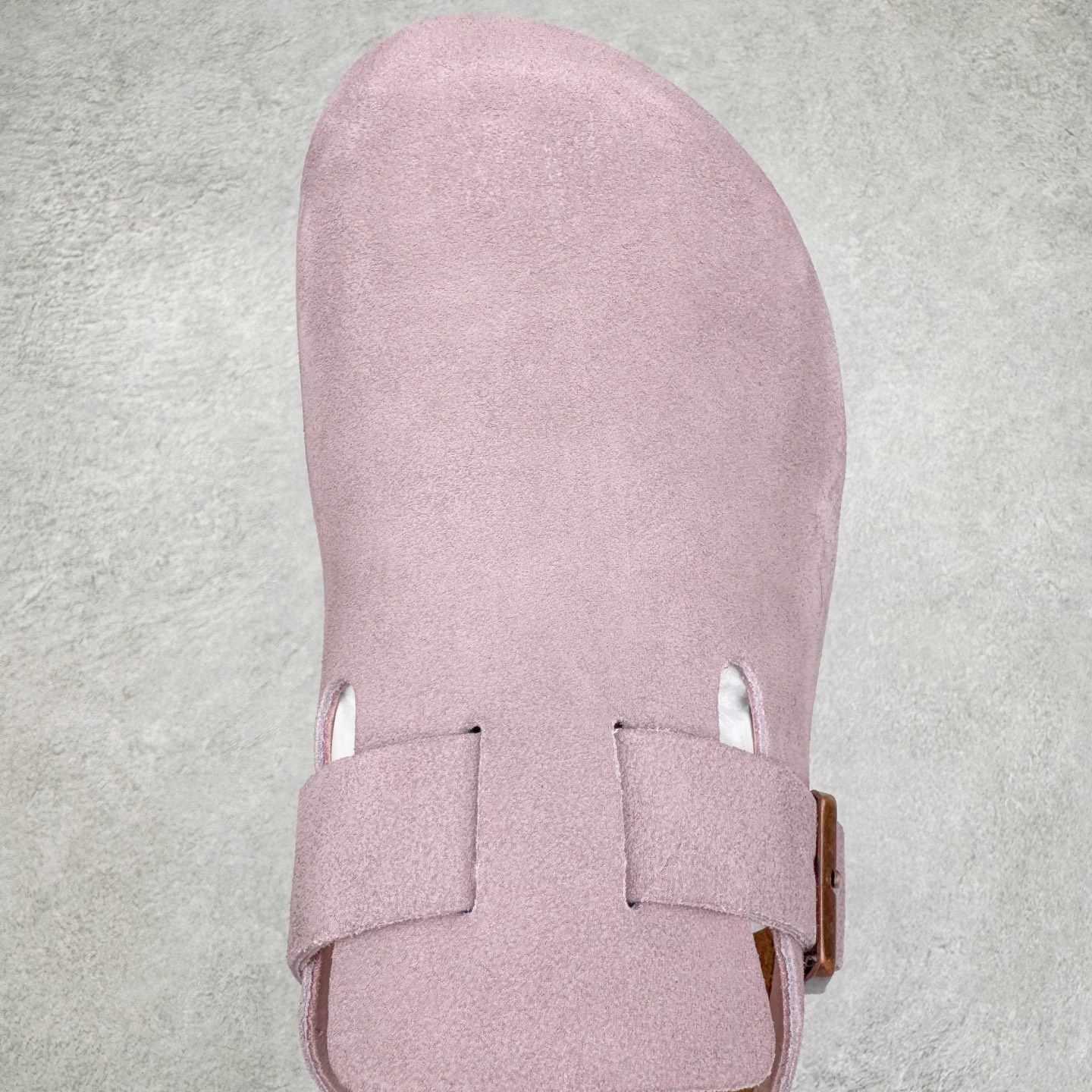 图片[4]-＃DC Birkenstock Boston VL 勃肯软木底包头拖鞋 天鹅绒般的绒面革赋子休闲的经典外观 四季皆宜 柔软的鞋床采用额外的泡沫缓冲层 提供额外的舒适感和全天支撑 全网独家首发 源于德国的严谨工艺 牛巴戎面 中层松木 EVA 三层组合大底 优质牛皮面料五金扣 出口订单 尺码：35-44-选品中心