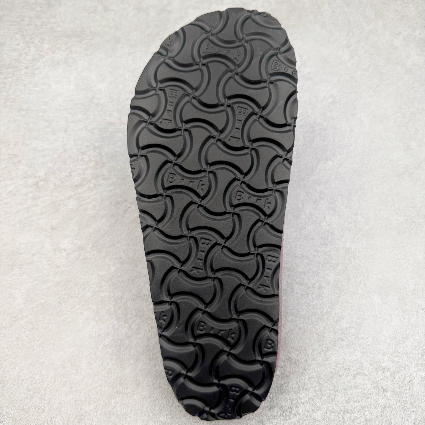 图片[9]-＃DC Birkenstock Boston VL 勃肯软木底包头拖鞋 天鹅绒般的绒面革赋子休闲的经典外观 四季皆宜 柔软的鞋床采用额外的泡沫缓冲层 提供额外的舒适感和全天支撑 全网独家首发 源于德国的严谨工艺 牛巴戎面 中层松木 EVA 三层组合大底 优质牛皮面料五金扣 出口订单 尺码：35-44-选品中心