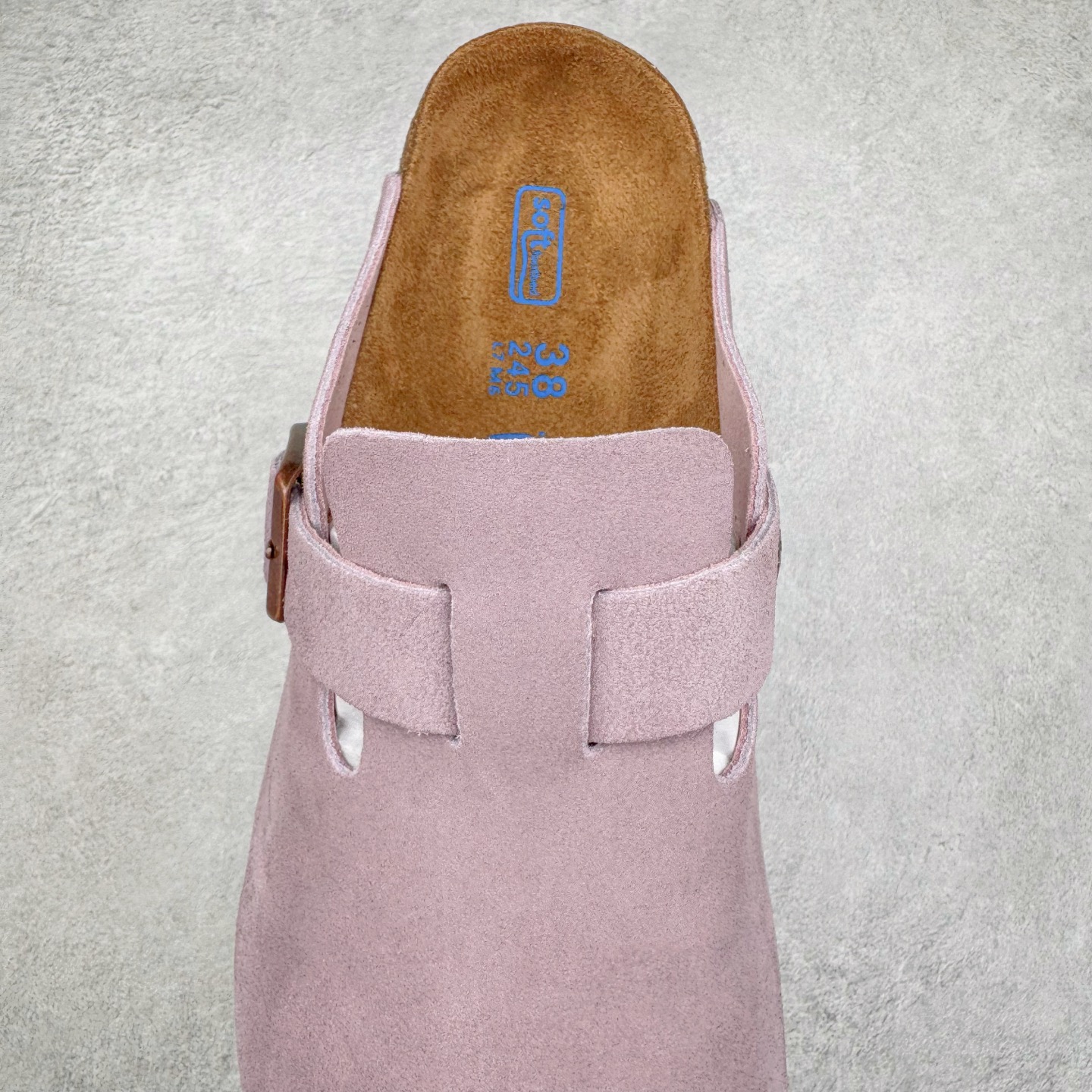 图片[5]-＃DC Birkenstock Boston VL 勃肯软木底包头拖鞋 天鹅绒般的绒面革赋子休闲的经典外观 四季皆宜 柔软的鞋床采用额外的泡沫缓冲层 提供额外的舒适感和全天支撑 全网独家首发 源于德国的严谨工艺 牛巴戎面 中层松木 EVA 三层组合大底 优质牛皮面料五金扣 出口订单 尺码：35-44-选品中心