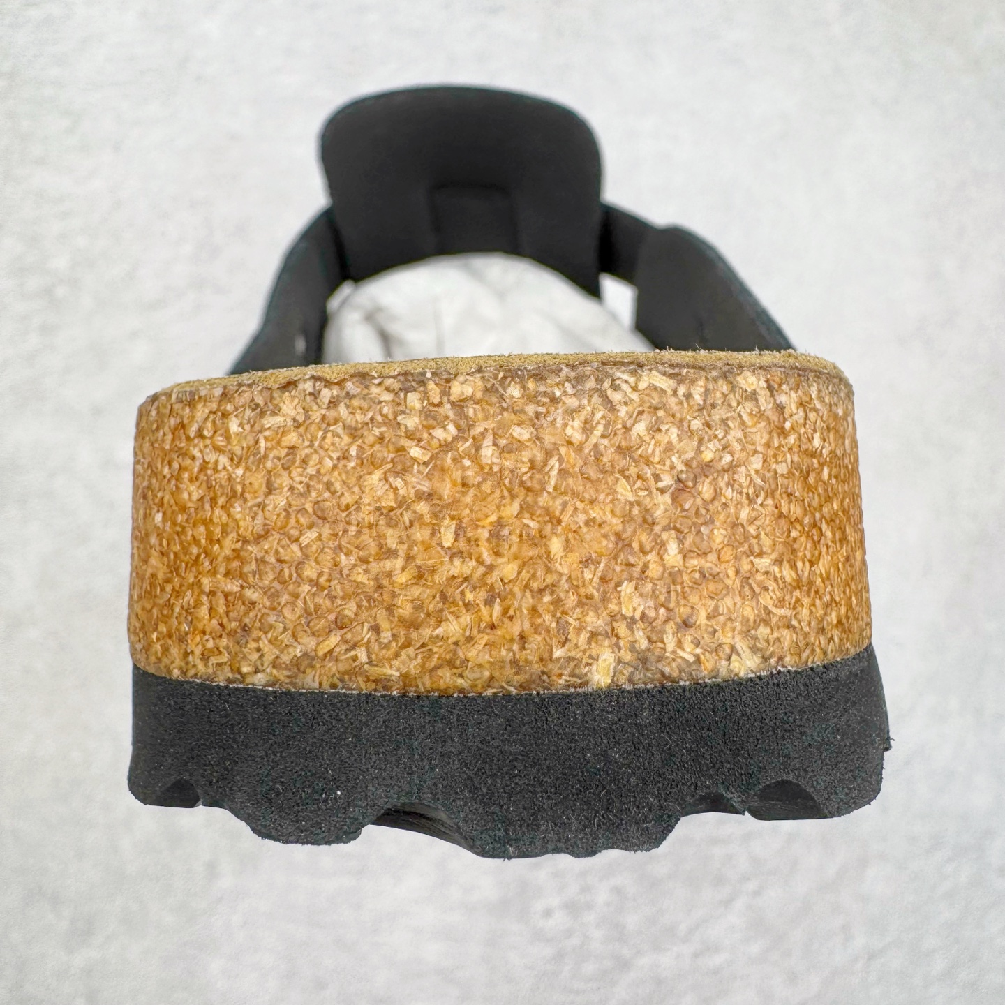 图片[8]-＃莞产纯原福利 Birkenstock Boston VL 勃肯绒面金属针扣软木底包头拖鞋 牛皮绒面革质地柔软 搭配可调节鞋扣提升穿着舒适度 人体工学设计分散脚部压力 保护脚踝 软木乳胶鞋床具有一定的收缩性 长时间穿着后能贴合脚型 EVA鞋底回弹性和抗张性力高 具有良好的防震、缓冲性 四季皆宜 柔软的鞋床采用额外的泡沫缓冲层 提供额外的舒适感和全天支撑 全网独家首发 源于德国的严谨工艺 牛巴戎面 中层松木 EVA 三层组合大底 优质牛皮面料五金扣 出口订单 尺码：35-45-选品中心