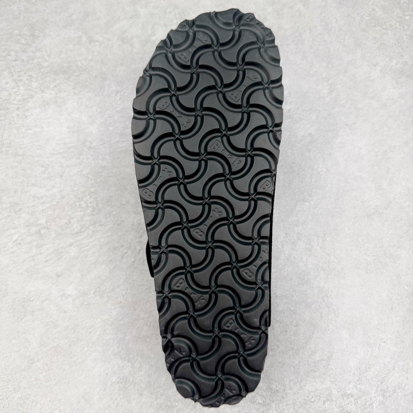 图片[9]-＃莞产纯原福利 Birkenstock Boston VL 勃肯绒面金属针扣软木底包头拖鞋 牛皮绒面革质地柔软 搭配可调节鞋扣提升穿着舒适度 人体工学设计分散脚部压力 保护脚踝 软木乳胶鞋床具有一定的收缩性 长时间穿着后能贴合脚型 EVA鞋底回弹性和抗张性力高 具有良好的防震、缓冲性 四季皆宜 柔软的鞋床采用额外的泡沫缓冲层 提供额外的舒适感和全天支撑 全网独家首发 源于德国的严谨工艺 牛巴戎面 中层松木 EVA 三层组合大底 优质牛皮面料五金扣 出口订单 尺码：35-45-选品中心