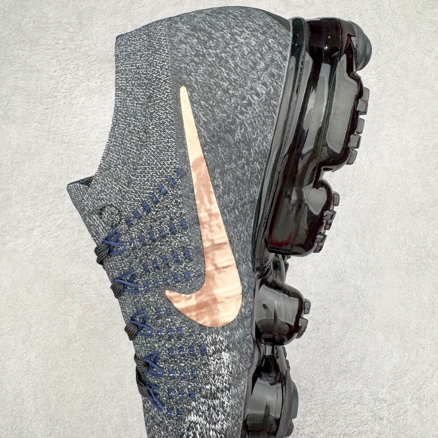 图片[6]-＃纯原 NK Air VaporMax Flyknit 2018大气垫百搭慢跑鞋 849558-010 德产斯托尔针织横机生产原档案针织鞋面 侧面\\\”鱼骨线\\\”清晰立体 原底气垫 细节诠释一切质疑 原产标加持 换盒过验 实拍调校N版已经零色差零失真 百分百还原实物色彩所见即所得 不存在货不对板色差等低级问题 选购参考实物拍摄 不混卖不参货 只用心做好货严格选品 承诺混一赔十 尺码：36 36.5 37.5 38 38.5 39 40 40.5 41 42 42.5 43 44 44.5 45-选品中心