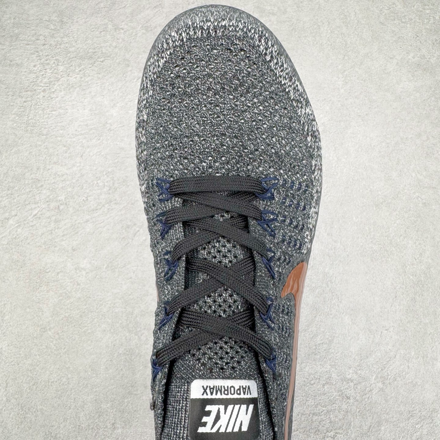 图片[4]-＃纯原 NK Air VaporMax Flyknit 2018大气垫百搭慢跑鞋 849558-010 德产斯托尔针织横机生产原档案针织鞋面 侧面\\\”鱼骨线\\\”清晰立体 原底气垫 细节诠释一切质疑 原产标加持 换盒过验 实拍调校N版已经零色差零失真 百分百还原实物色彩所见即所得 不存在货不对板色差等低级问题 选购参考实物拍摄 不混卖不参货 只用心做好货严格选品 承诺混一赔十 尺码：36 36.5 37.5 38 38.5 39 40 40.5 41 42 42.5 43 44 44.5 45-选品中心