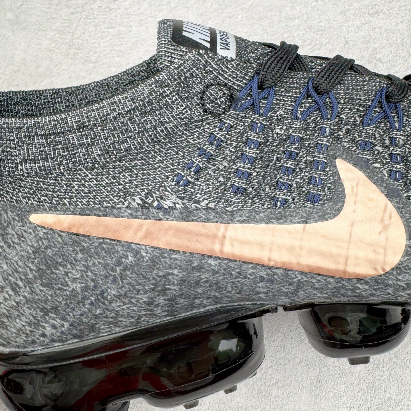 图片[13]-＃纯原 NK Air VaporMax Flyknit 2018大气垫百搭慢跑鞋 849558-010 德产斯托尔针织横机生产原档案针织鞋面 侧面\\\”鱼骨线\\\”清晰立体 原底气垫 细节诠释一切质疑 原产标加持 换盒过验 实拍调校N版已经零色差零失真 百分百还原实物色彩所见即所得 不存在货不对板色差等低级问题 选购参考实物拍摄 不混卖不参货 只用心做好货严格选品 承诺混一赔十 尺码：36 36.5 37.5 38 38.5 39 40 40.5 41 42 42.5 43 44 44.5 45-选品中心