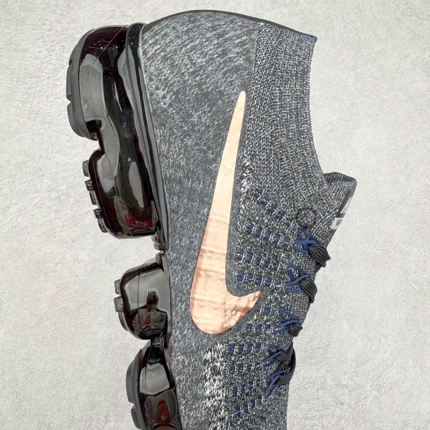 图片[7]-＃纯原 NK Air VaporMax Flyknit 2018大气垫百搭慢跑鞋 849558-010 德产斯托尔针织横机生产原档案针织鞋面 侧面\\\”鱼骨线\\\”清晰立体 原底气垫 细节诠释一切质疑 原产标加持 换盒过验 实拍调校N版已经零色差零失真 百分百还原实物色彩所见即所得 不存在货不对板色差等低级问题 选购参考实物拍摄 不混卖不参货 只用心做好货严格选品 承诺混一赔十 尺码：36 36.5 37.5 38 38.5 39 40 40.5 41 42 42.5 43 44 44.5 45-选品中心