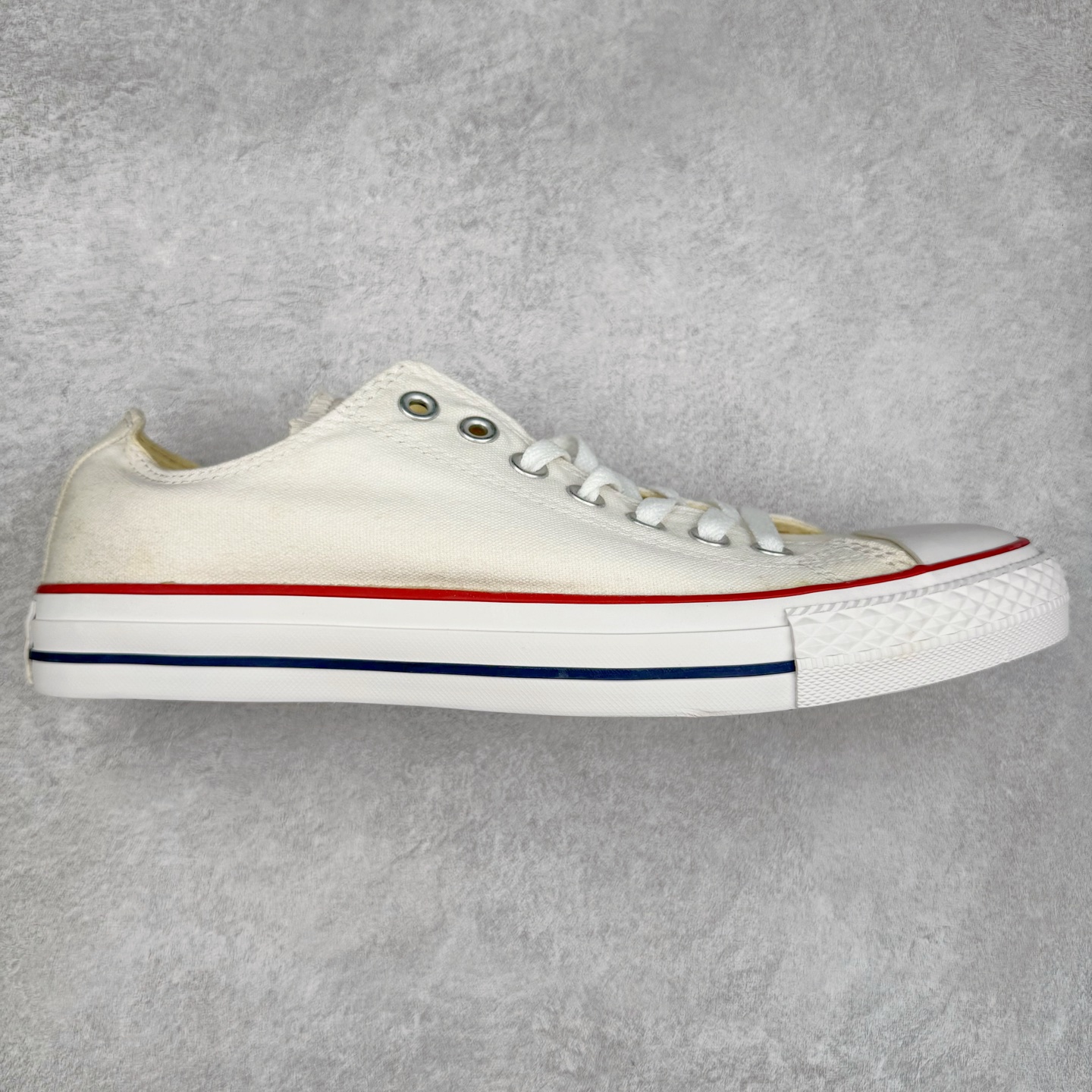 ＃盲盒福利 Converse Chuck All Star 1970S 帆布鞋 白菜价亏本清仓套现转新款 机不可失 好好把握 随机一双 只选尺码 商品款式均为上架顶级款式 单品零售价格2×× 保证稳赚不赔 无通货 无烂货 会有轻微瑕疵的情况 友情提醒 买到是亏还是赚 每个人定义不同福袋闷包理论上和赌博心理相同玩的就是惊喜 玩的就是心跳活动商品无严重质量问题不退换‼️尺码：35 36 36.5 37 38 38.5 39 40 40.5 41 42 42.5 43 44 44.5 45-选品中心