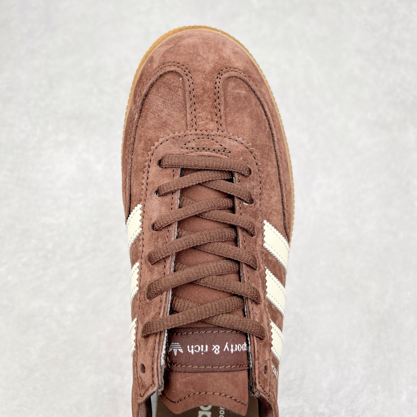 图片[4]-AD Originals Handball SPZL 手球运动员系列百搭休闲运动板鞋 IH2612 这款来自阿迪达斯的这款HANDBALL SPZL前身是一双手球运动鞋，这一次拿来复刻，所以鞋面的主要色彩选用了黑色， 鞋面外侧除了Spezial字母之外还有三叶草标志。Handball SPZL作为复古手球训练鞋与作为室内足球鞋的Samba有着异曲同工之处，但是质感更为出众的鞋身以及丰富的配色选择比起Samba来讲可以说是更胜一筹了！尺码：36 36⅔ 37⅓ 38 38⅔ 39⅓ 40 40⅔ 41⅓ 42 42⅔ 43⅓ 44 45-选品中心