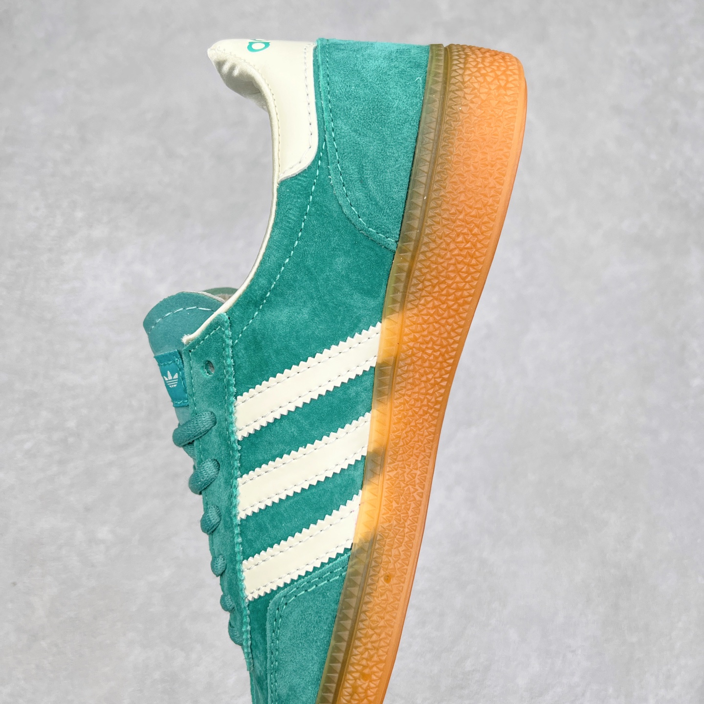 图片[7]-AD Originals Handball SPZL 手球运动员系列百搭休闲运动板鞋 IH2148 这款来自阿迪达斯的这款HANDBALL SPZL前身是一双手球运动鞋，这一次拿来复刻，所以鞋面的主要色彩选用了黑色， 鞋面外侧除了Spezial字母之外还有三叶草标志。Handball SPZL作为复古手球训练鞋与作为室内足球鞋的Samba有着异曲同工之处，但是质感更为出众的鞋身以及丰富的配色选择比起Samba来讲可以说是更胜一筹了！尺码：36 36⅔ 37⅓ 38 38⅔ 39⅓ 40 40⅔ 41⅓ 42 42⅔ 43⅓ 44 45-选品中心