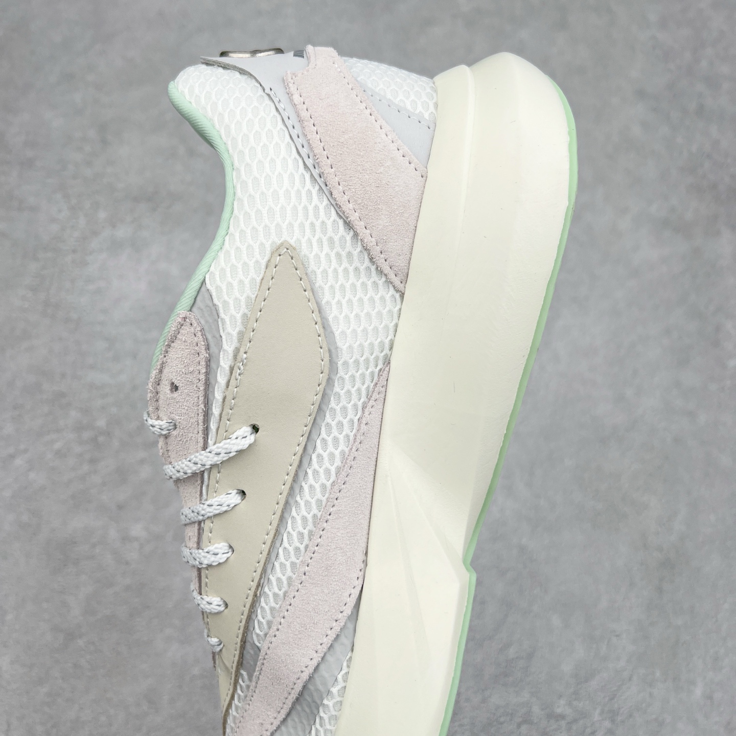 图片[7]-AD LIGHTBLAZE 流光舒适防滑耐磨低帮跑步鞋 JP8363 前卫的专业跑鞋风格造型，LIGHTBLAZE延续了竞速美学的流线轮廓，保留住了与 AdizeroAdios Pro Evo 1相类似厚底理念和「宽三道杠」的视觉元素。尺码：36 36.5 37.5 38 38.5 39 40 40.5 41 42 42.5 43 44 44.5 45-选品中心