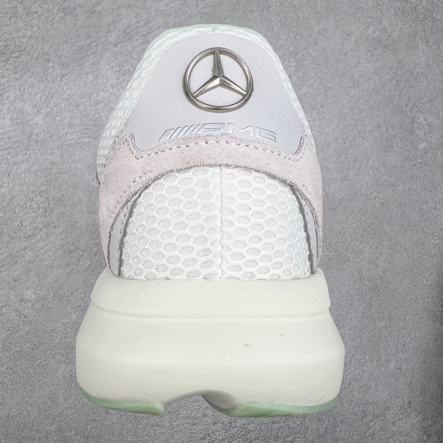 图片[8]-AD LIGHTBLAZE 流光舒适防滑耐磨低帮跑步鞋 JP8363 前卫的专业跑鞋风格造型，LIGHTBLAZE延续了竞速美学的流线轮廓，保留住了与 AdizeroAdios Pro Evo 1相类似厚底理念和「宽三道杠」的视觉元素。尺码：36 36.5 37.5 38 38.5 39 40 40.5 41 42 42.5 43 44 44.5 45-选品中心