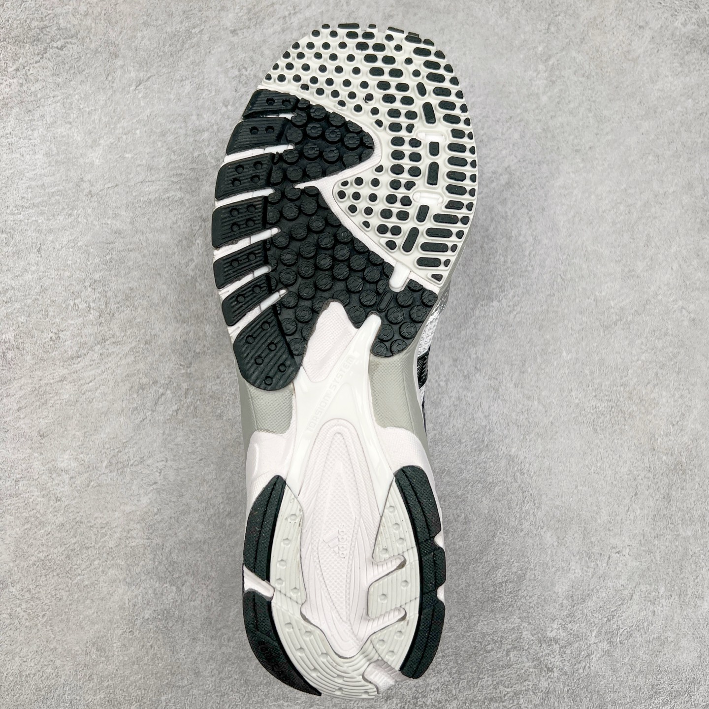 图片[9]-BAD BUNNY x AD Originals ADIZERO SL 72 联名柔软舒适防滑耐磨低帮生活休闲鞋 此番 Bad Bunny 和 adidas 以 Adizero SL 72 为蓝本，推出 3 款不同配色，设计灵感汲取自复古跑鞋 SL 72 ，将经典元素与现代风尚相融合，打造出别具一格的鞋履。鞋面采用多层次叠加设计，很有层次感，吸引人。选用华夫格网、绒面革、皮革和灯芯绒等优质材料。鞋身上的 “ Para Bad Bunny ”中足标识与双阿迪达斯标志，彰显了双方的合作身份。搭载 Adizero 泡棉中底，确保卓越的舒适性与性能表现。尺码：36 36.5 37.5 38 38.5 39 40 40.5 41 42 42.5 43 44 44.5 45-选品中心