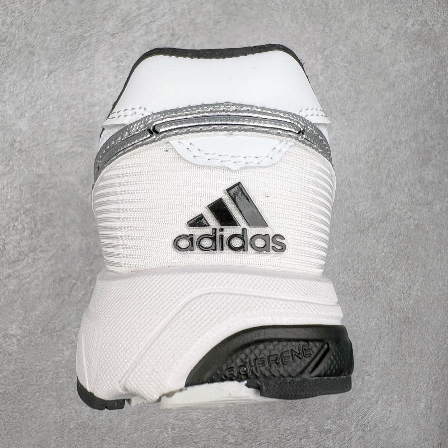 图片[8]-BAD BUNNY x AD Originals ADIZERO SL 72 联名柔软舒适防滑耐磨低帮生活休闲鞋 此番 Bad Bunny 和 adidas 以 Adizero SL 72 为蓝本，推出 3 款不同配色，设计灵感汲取自复古跑鞋 SL 72 ，将经典元素与现代风尚相融合，打造出别具一格的鞋履。鞋面采用多层次叠加设计，很有层次感，吸引人。选用华夫格网、绒面革、皮革和灯芯绒等优质材料。鞋身上的 “ Para Bad Bunny ”中足标识与双阿迪达斯标志，彰显了双方的合作身份。搭载 Adizero 泡棉中底，确保卓越的舒适性与性能表现。尺码：36 36.5 37.5 38 38.5 39 40 40.5 41 42 42.5 43 44 44.5 45-选品中心